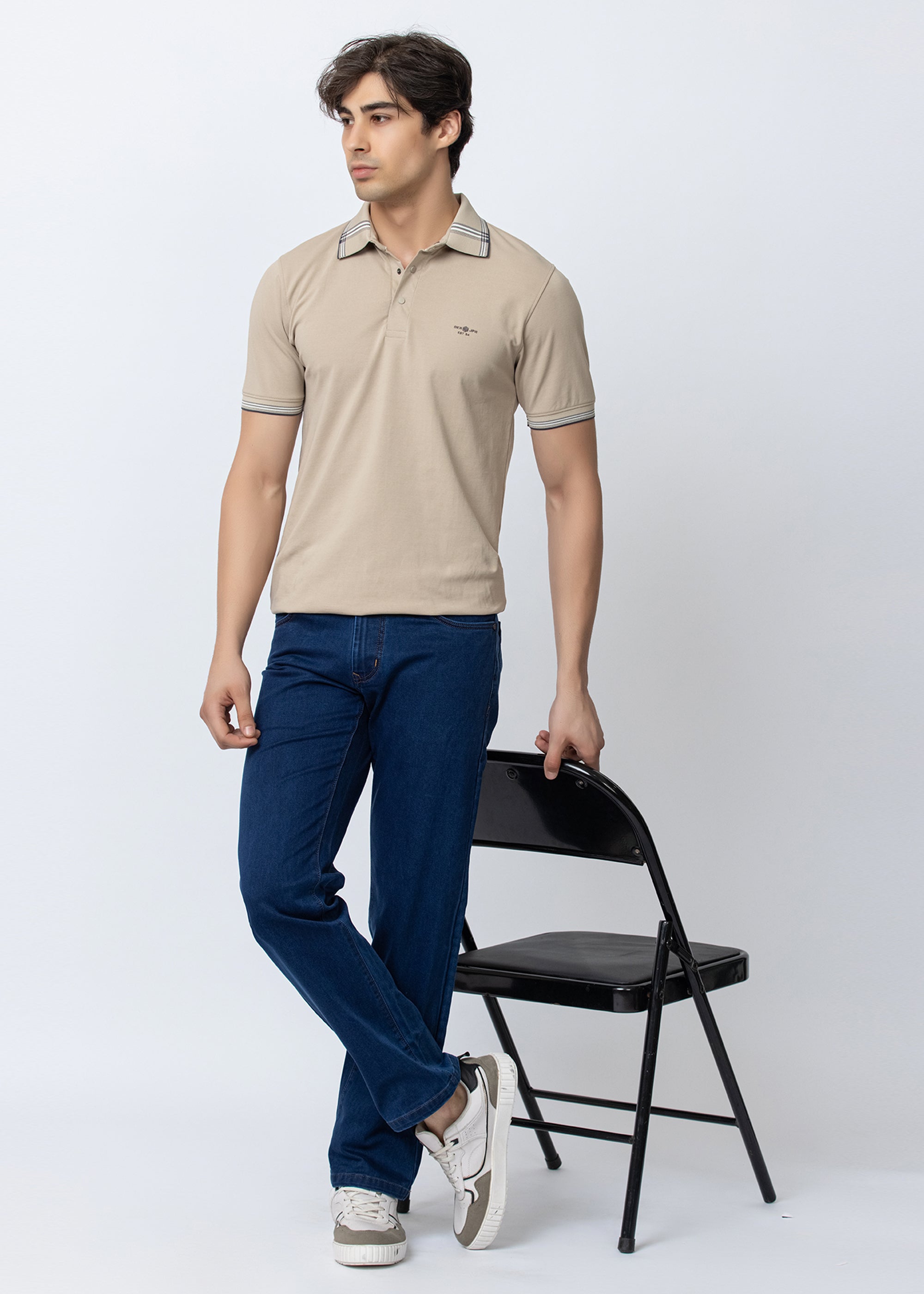 Men Straight Fit Mid Rise Denim Jeans