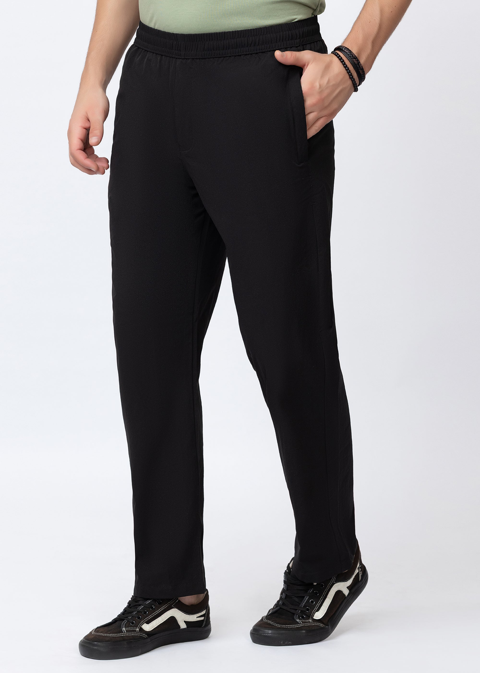BLACK TRAVEL PANT