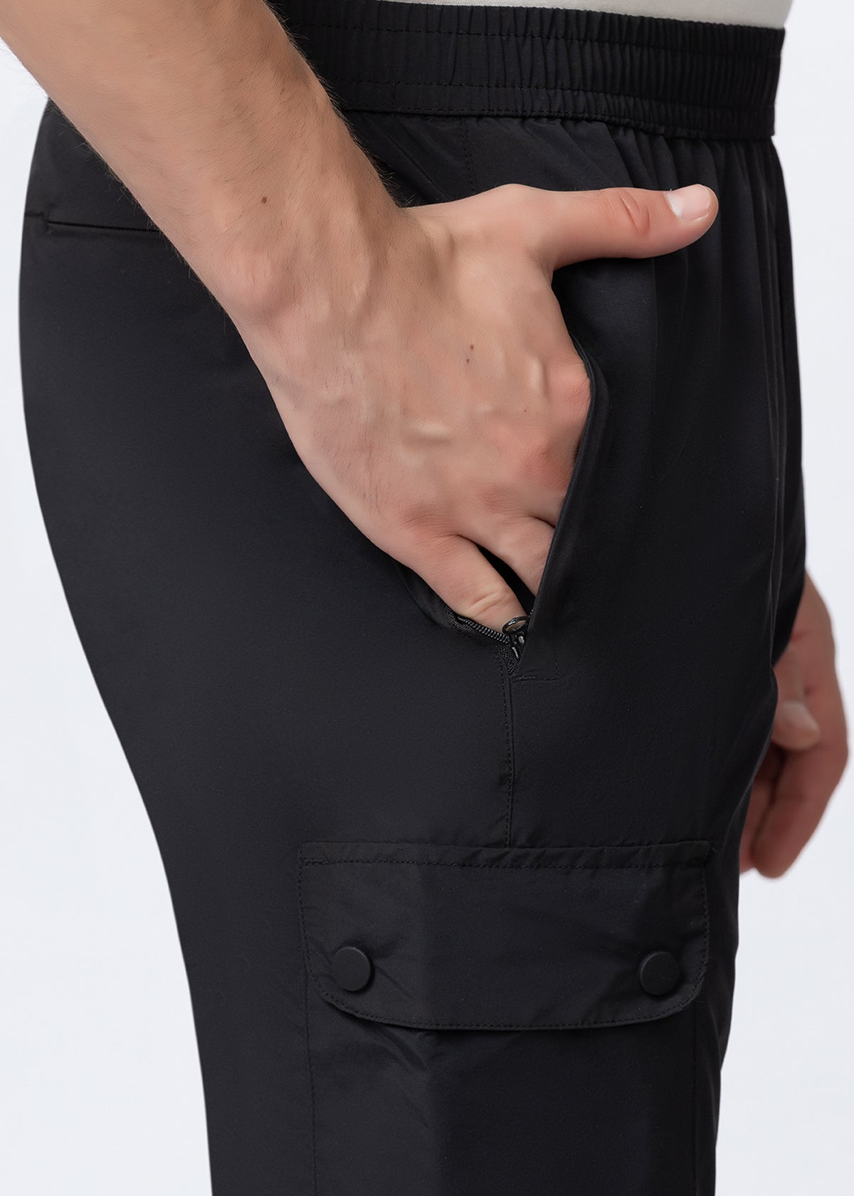BLACK TRAVEL CARGO PANT
