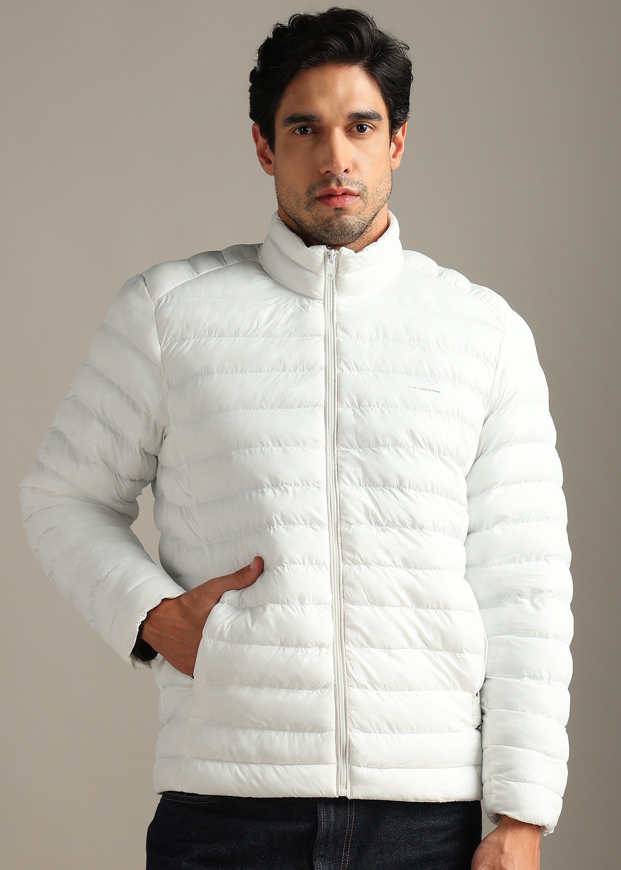 WHITE WEIGHTLESS WARMTH + PORTABLE FULL SLEEVE JACKET