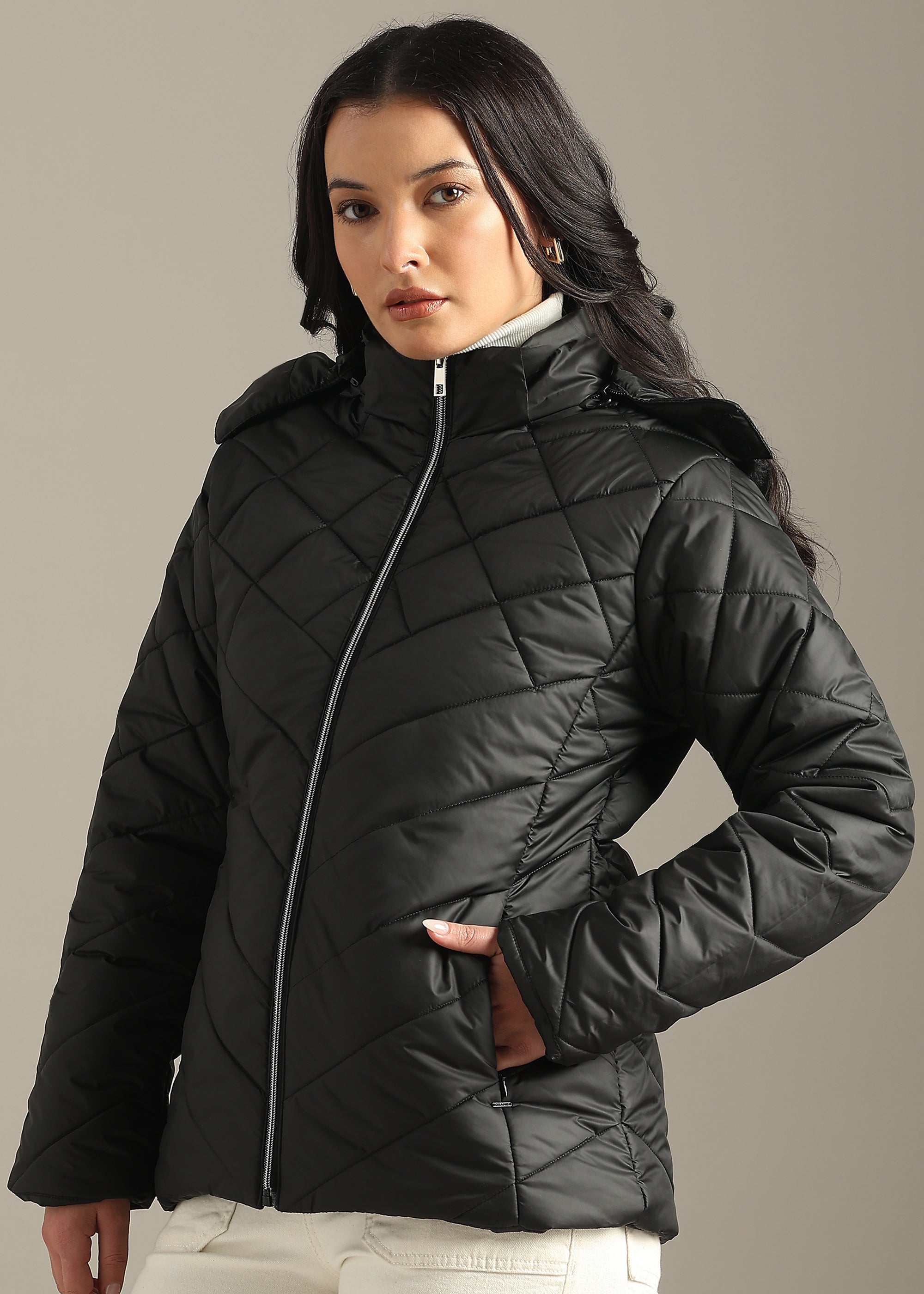 BLACK SOLID ENGINEERED QUILTED FULL SLEEVE JACKET
