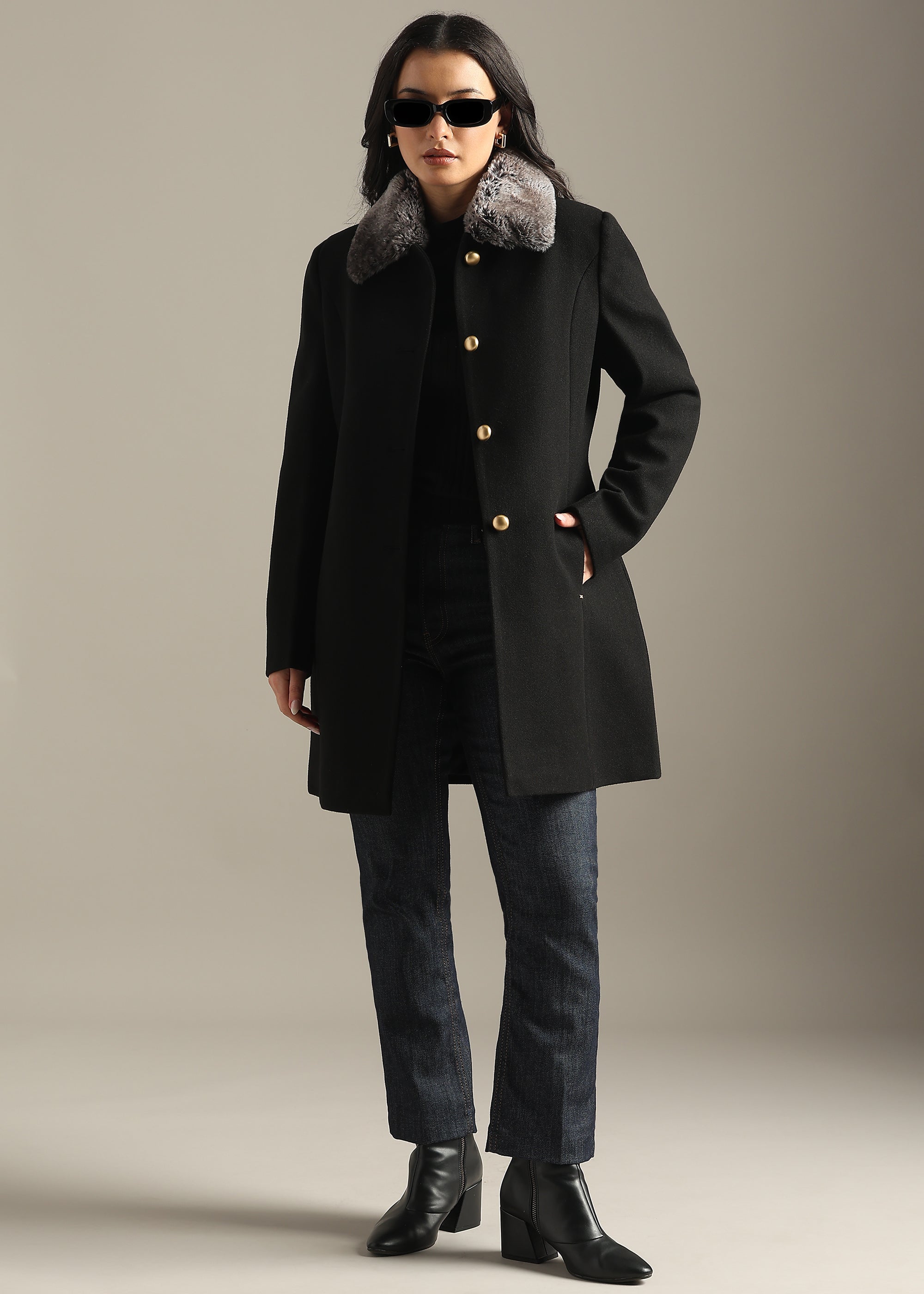 BLACK SOLID DETACHABLE FUR COLLAR COAT