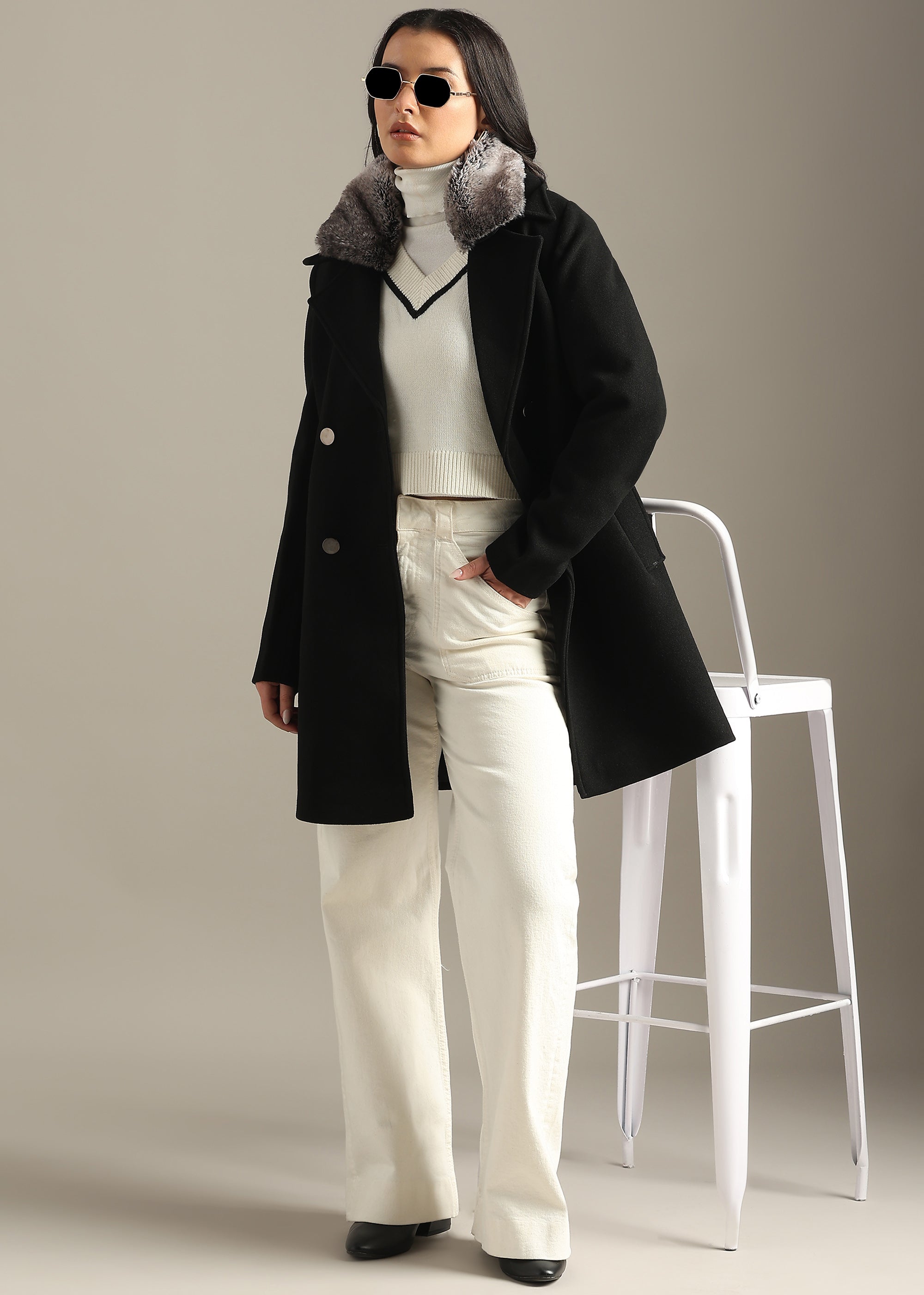 BLACK SOLID TWEED DETACHABLE FUR COLLAR OVERCOAT