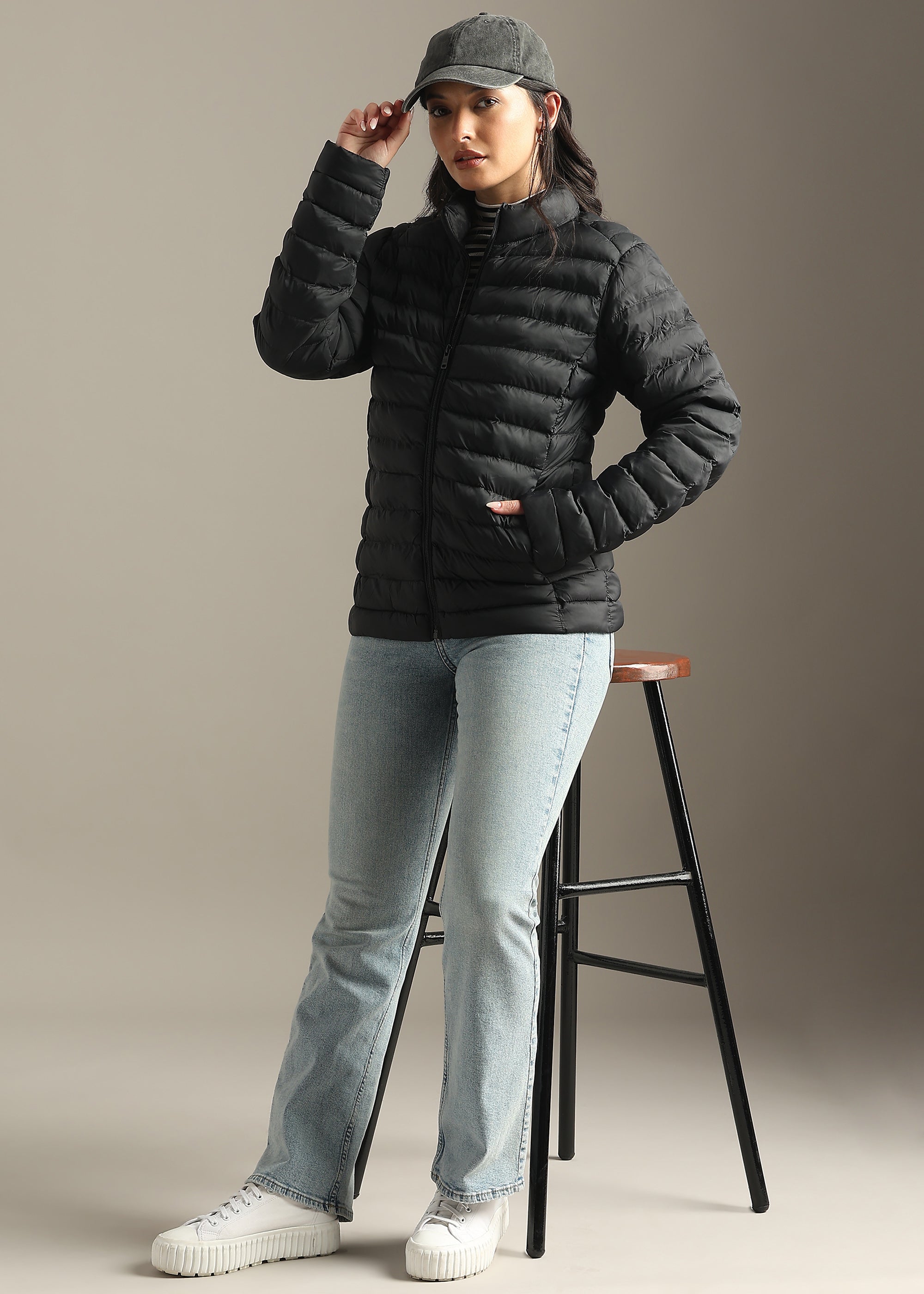 BLACK SOLID POLYESTER PUFFER FULL SLEEVE JACKET