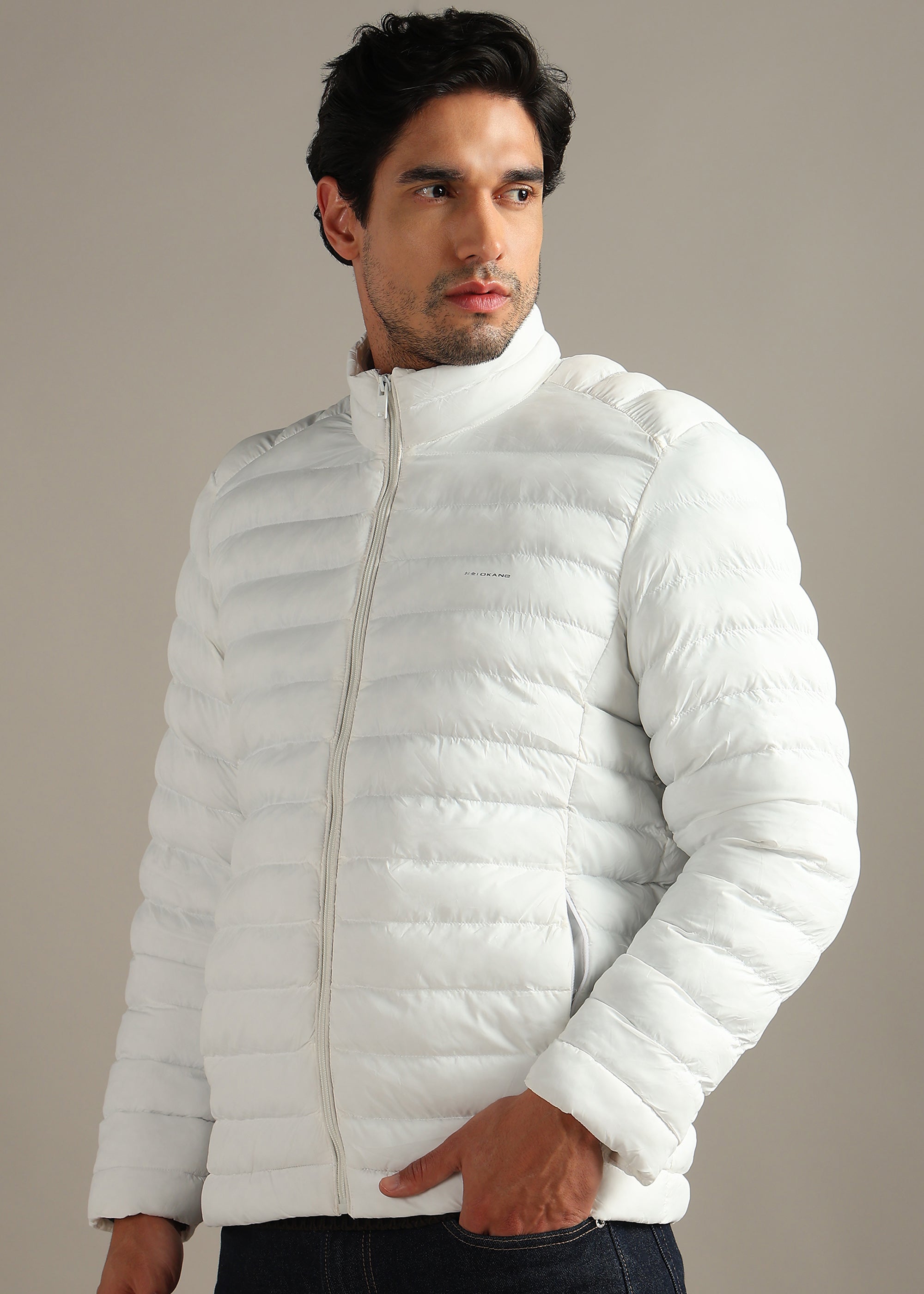 WHITE WEIGHTLESS WARMTH + PORTABLE FULL SLEEVE JACKET