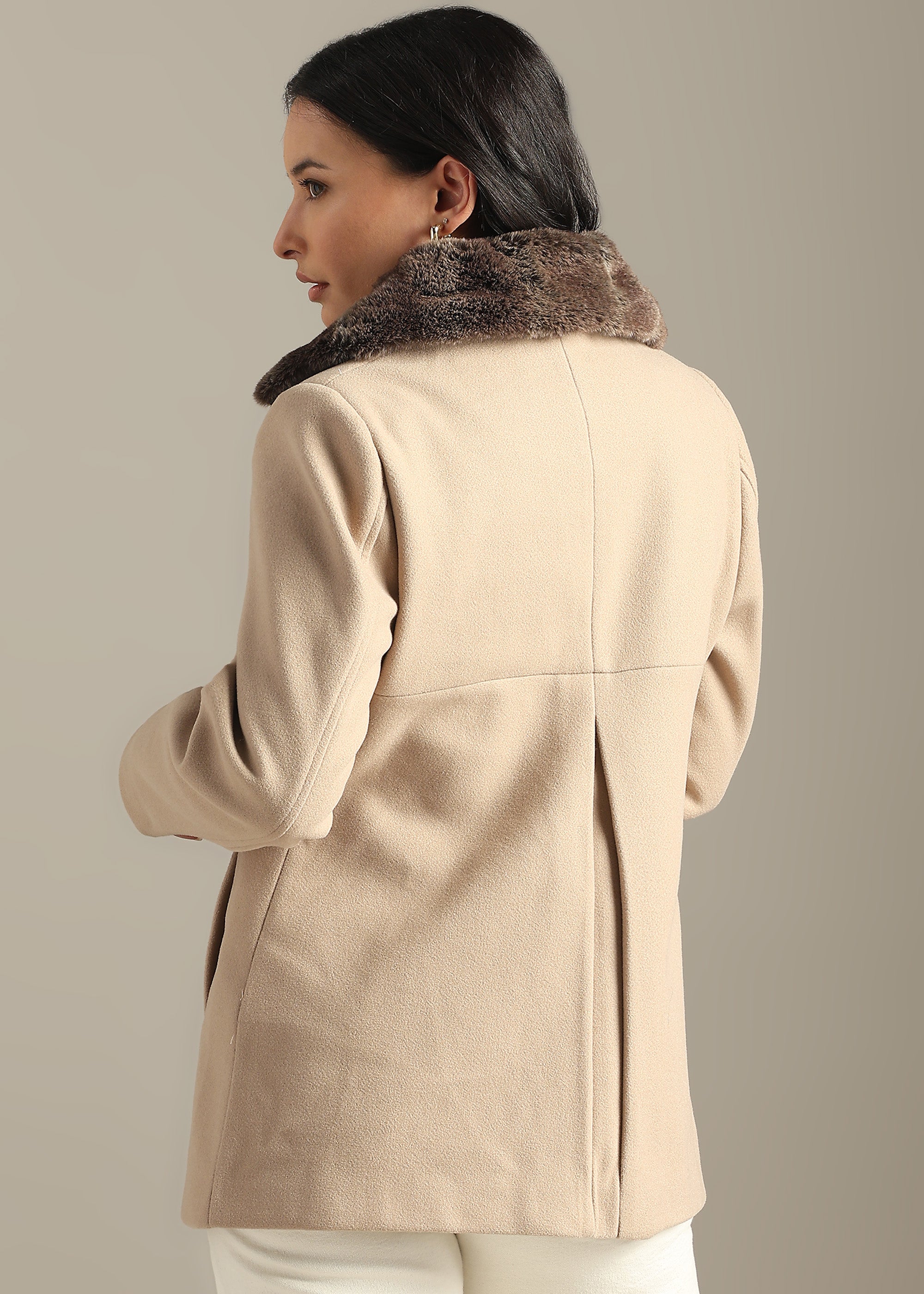 BEIGE ESSENTIAL DETACHABLE FUR COLLAR COAT