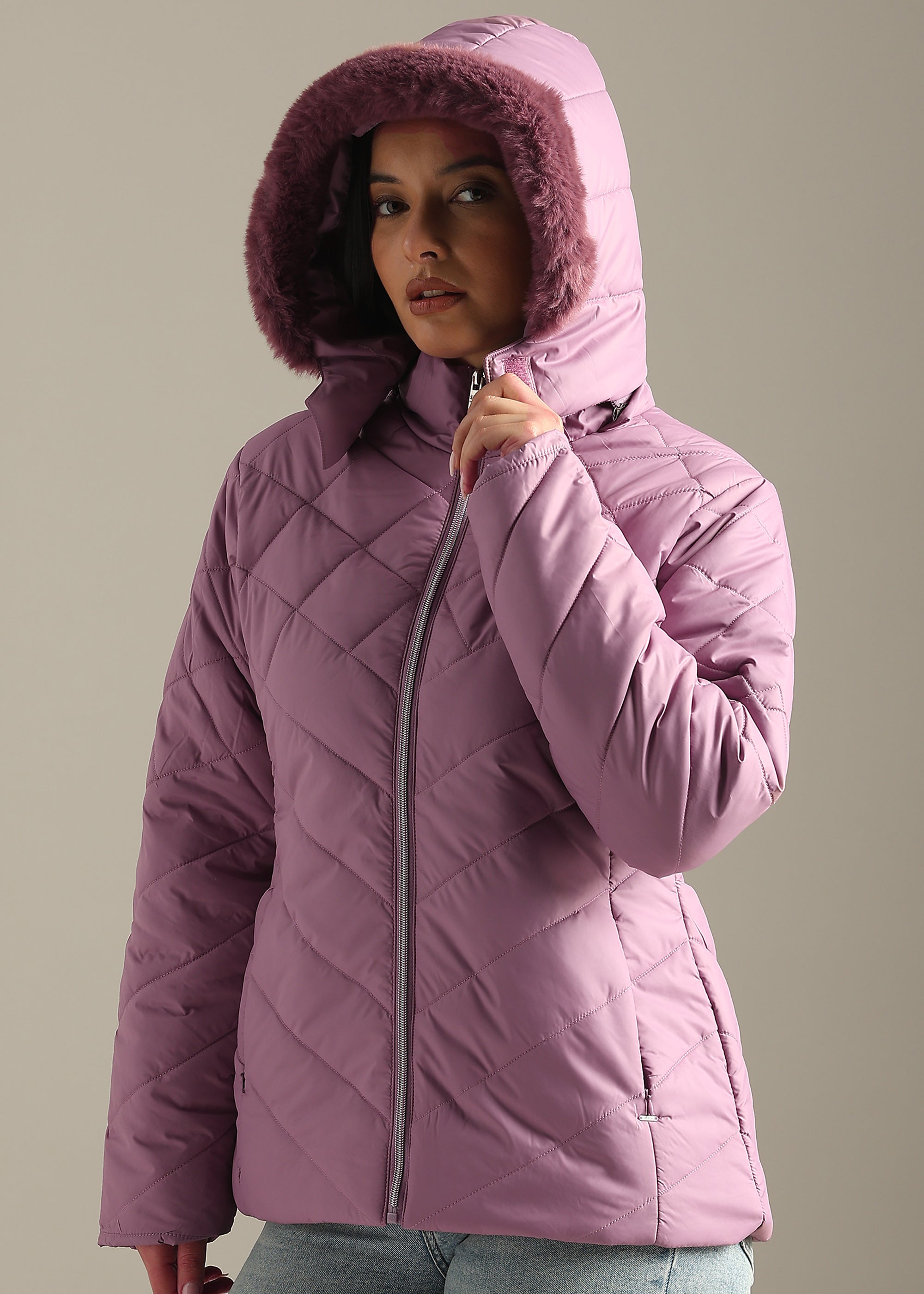 MAUVE SOLID ENGINEERED QUILTED FULL SLEEVE JACKET