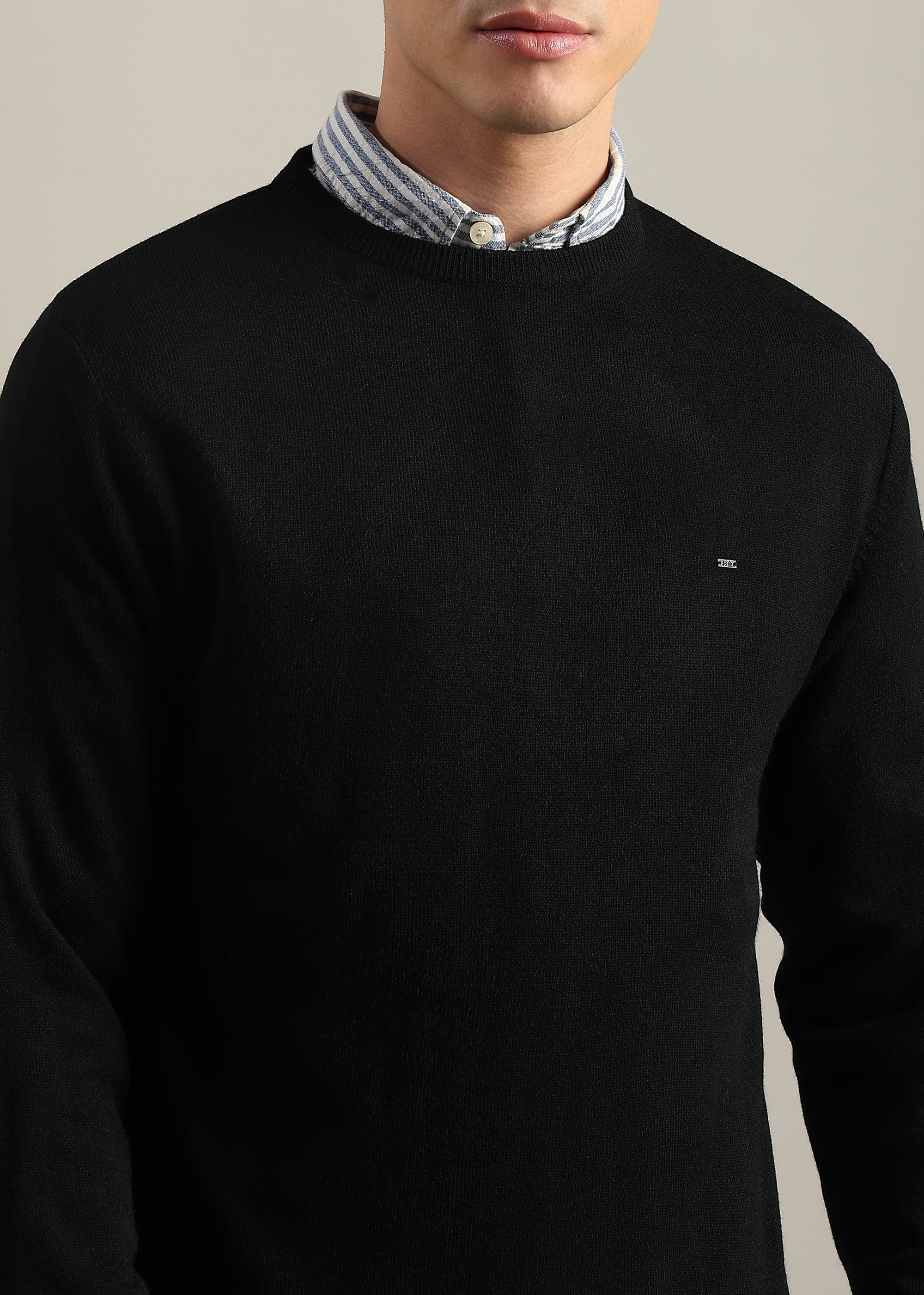 BLACK SOLID ACRYLIC ROUND NECK SWEATER
