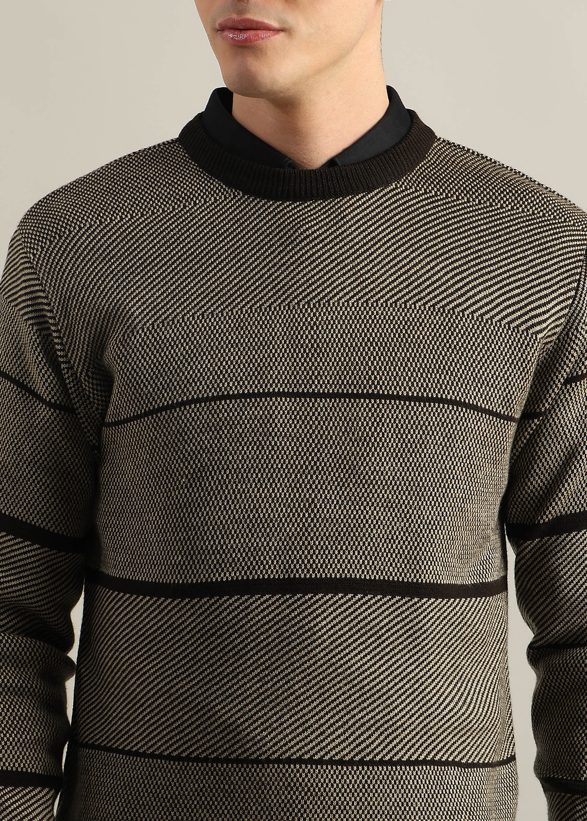 COFFEE STRUCTURED CREW NECK SWEATER