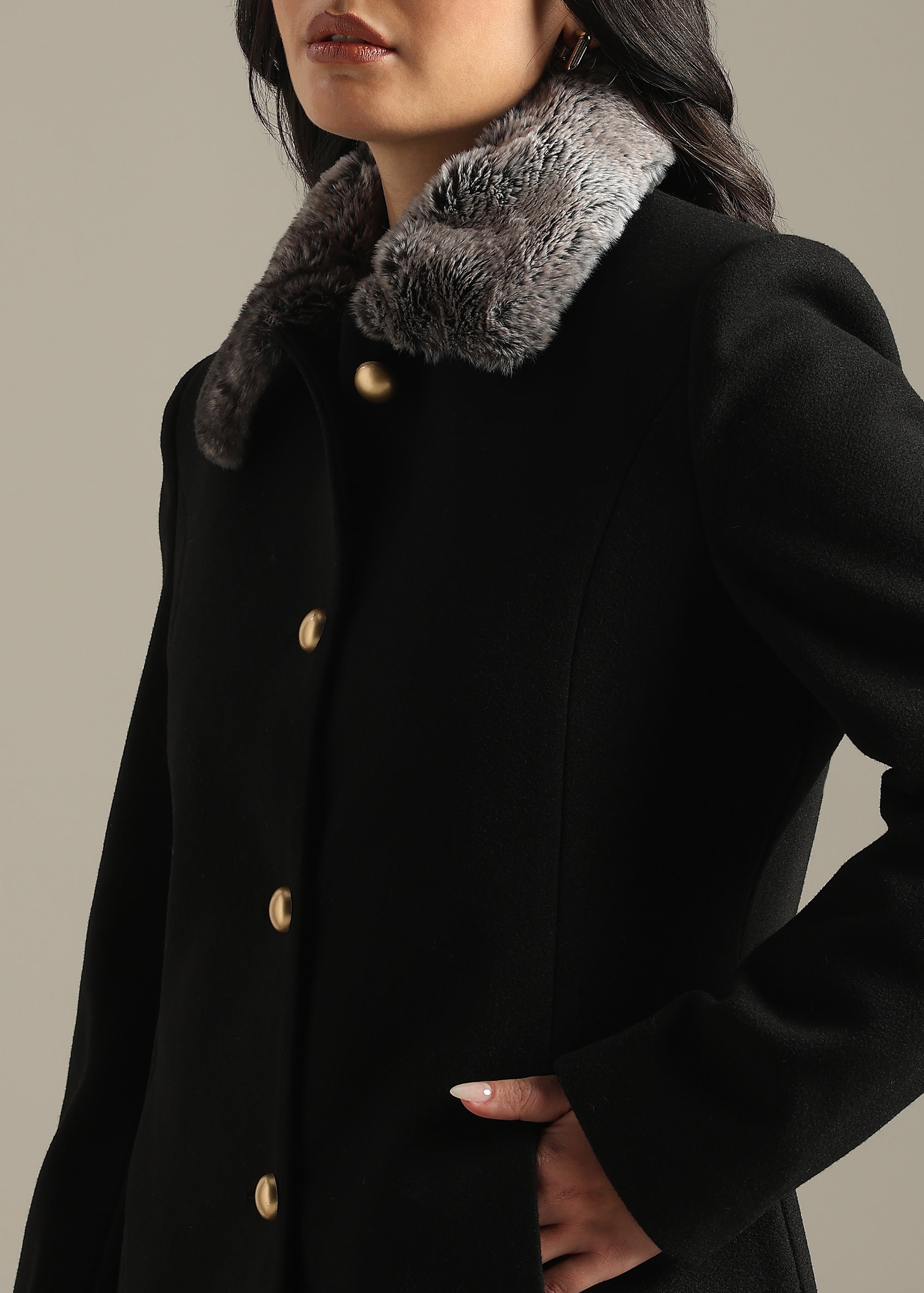BLACK SOLID DETACHABLE FUR COLLAR COAT