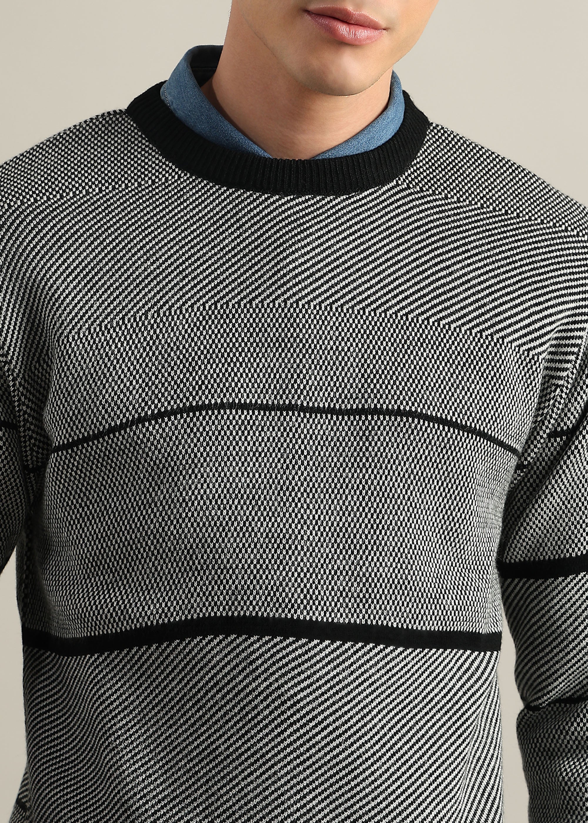 BLACK STRUCTURED CREW NECK SWEATER