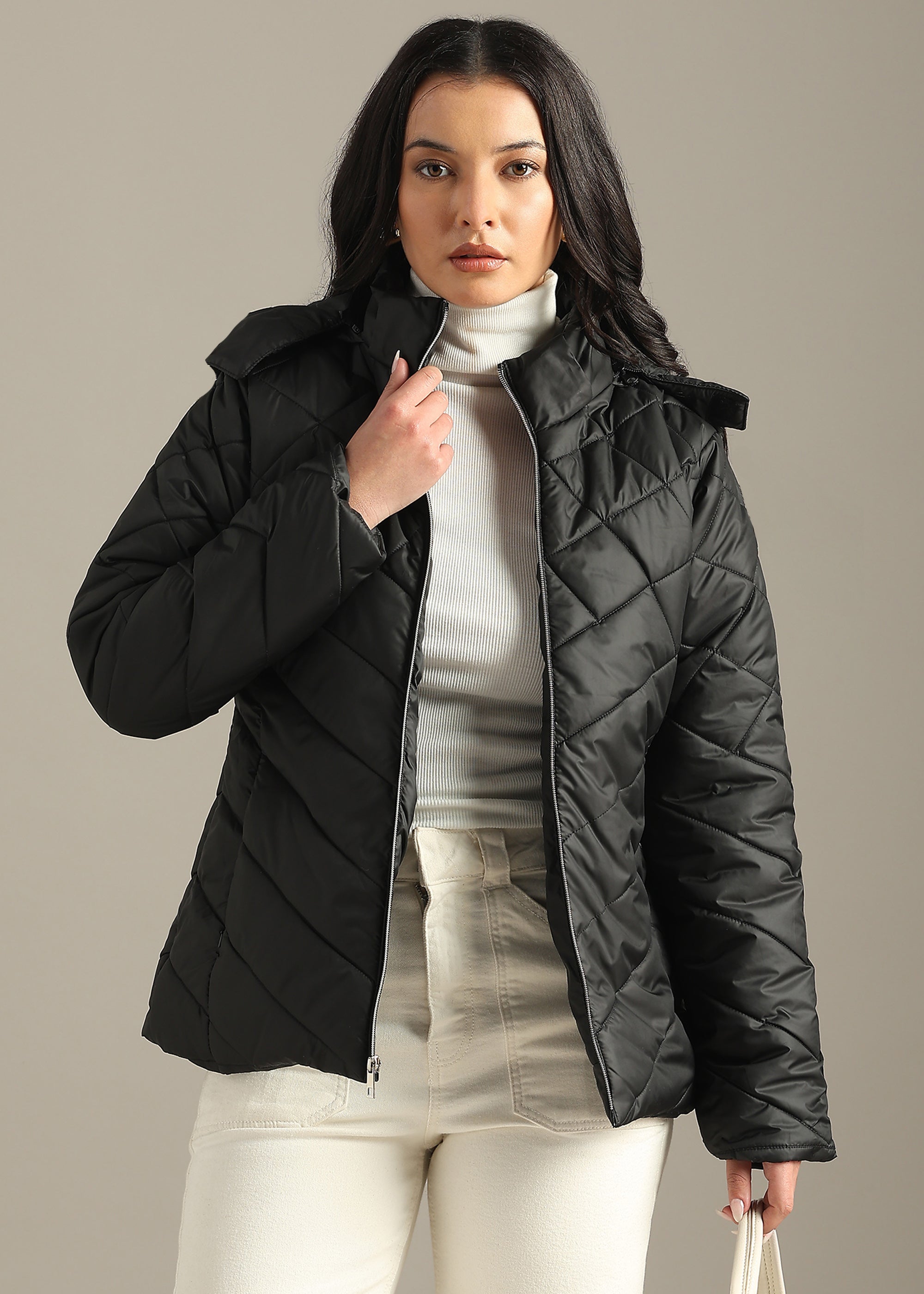 BLACK SOLID ENGINEERED QUILTED FULL SLEEVE JACKET