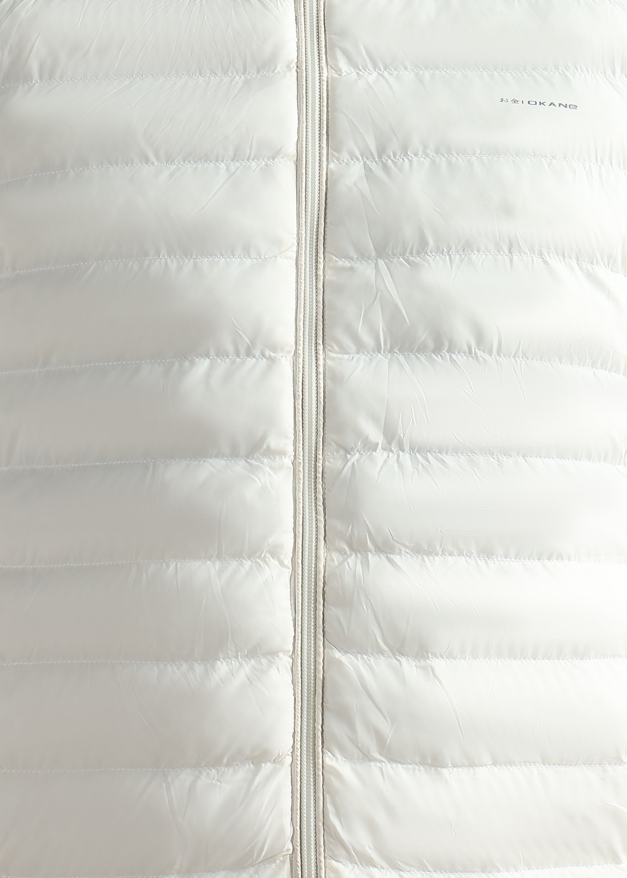 WHITE WEIGHTLESS WARMTH + PORTABLE FULL SLEEVE JACKET