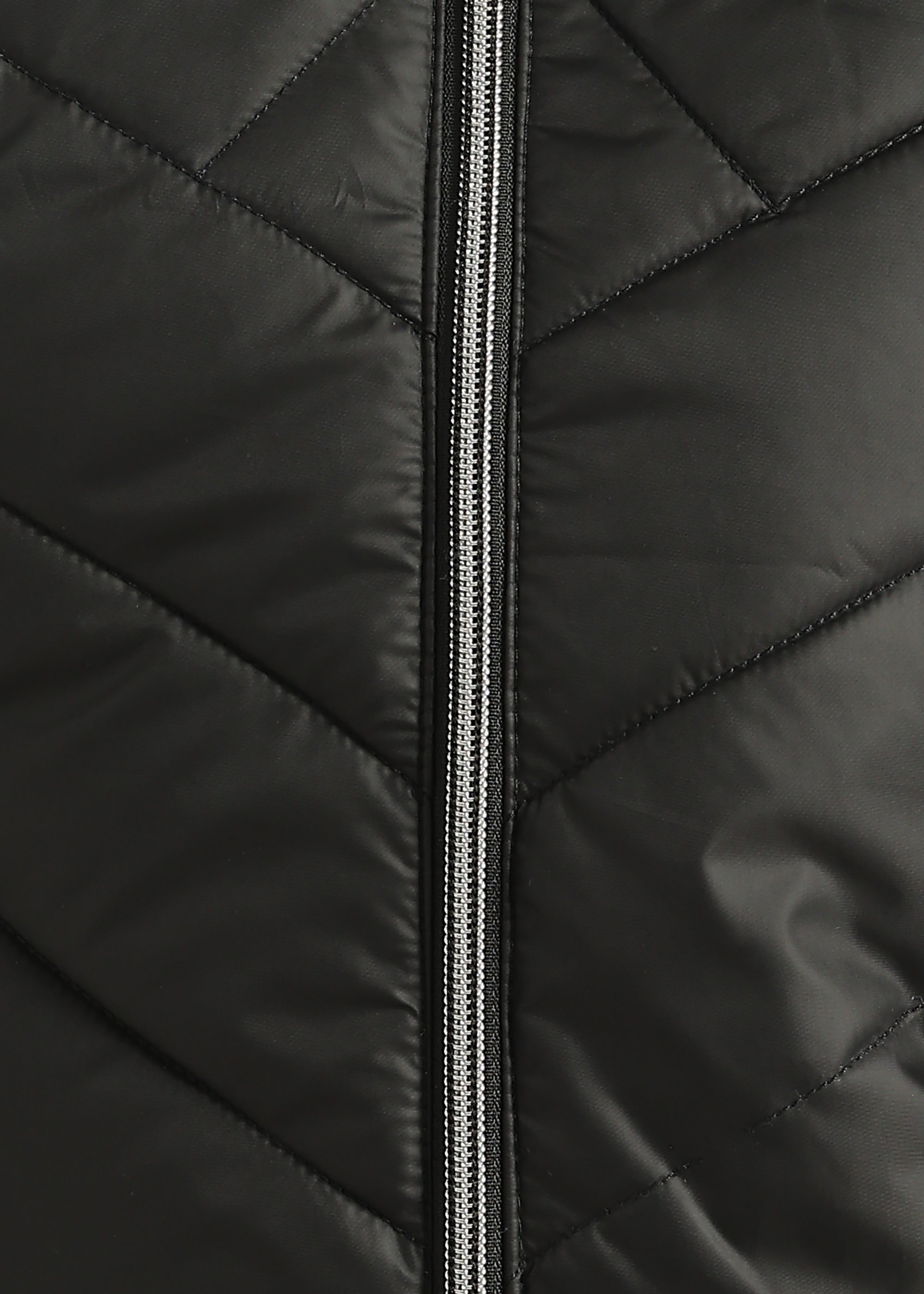BLACK SOLID ENGINEERED QUILTED FULL SLEEVE JACKET