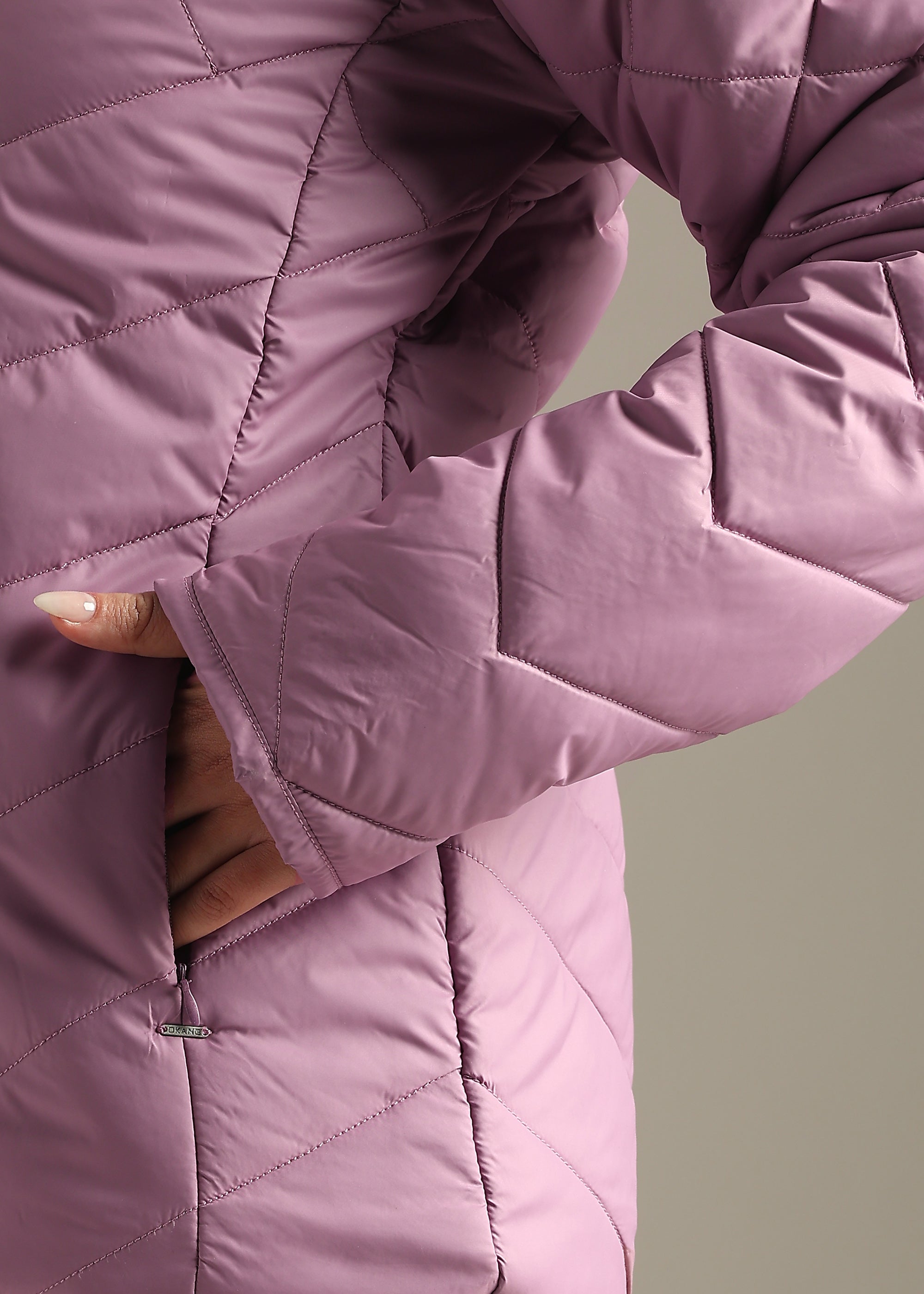 MAUVE SOLID ENGINEERED QUILTED FULL SLEEVE JACKET
