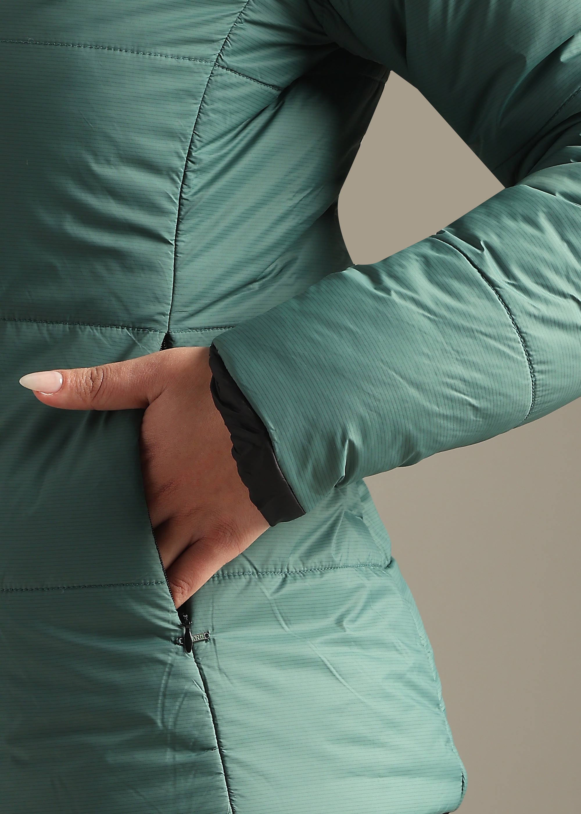 GREEN NYLON  REVERSIBLE FULL SLEEVE JACKET