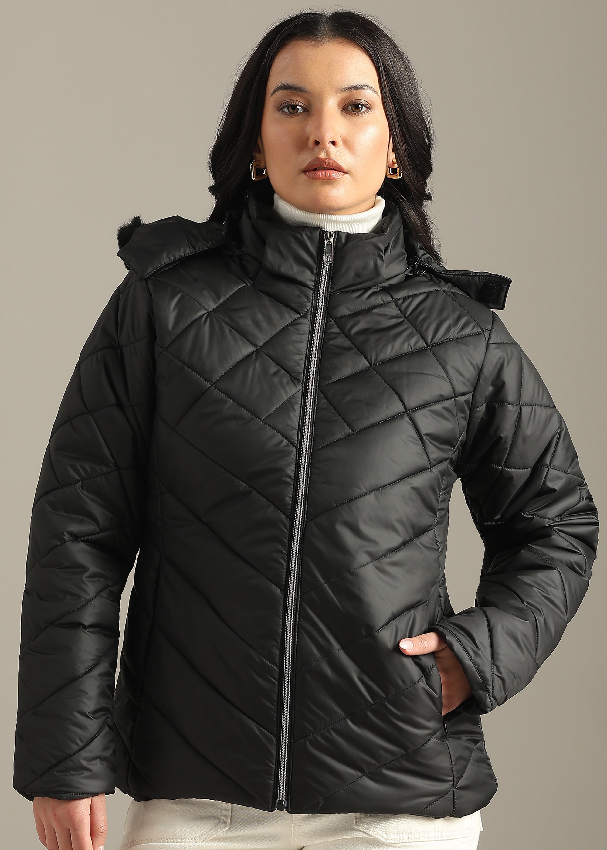 BLACK SOLID ENGINEERED QUILTED FULL SLEEVE JACKET