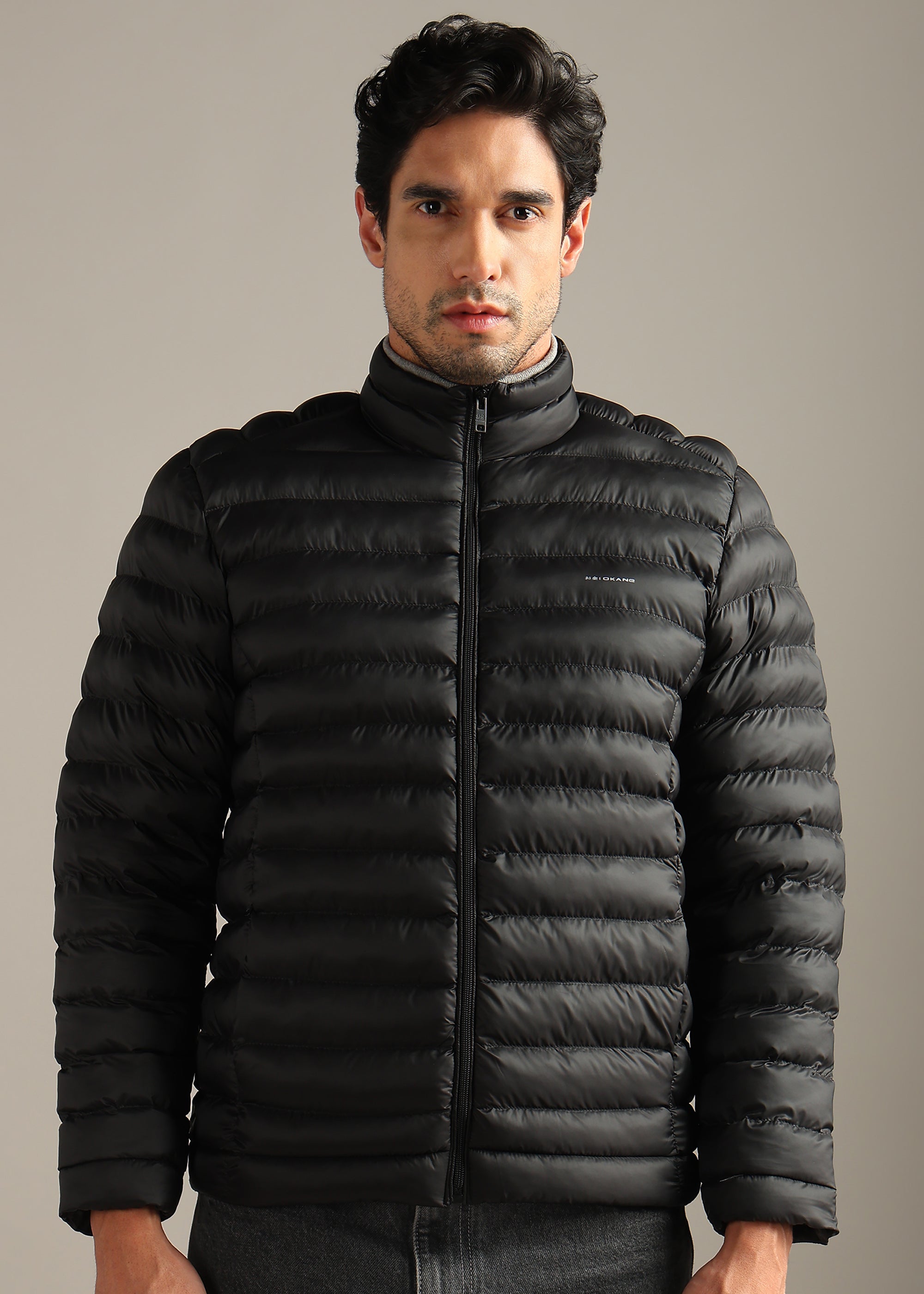 BLACK WEIGHTLESS WARMTH + PORTABLE FULL SLEEVE JACKET