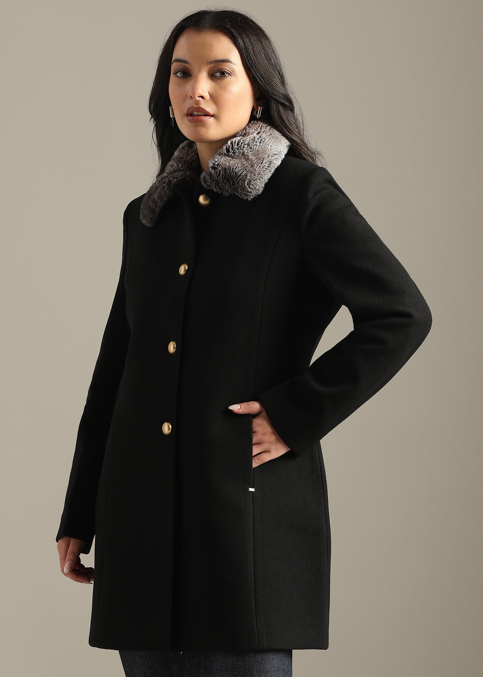 BLACK SOLID DETACHABLE FUR COLLAR COAT