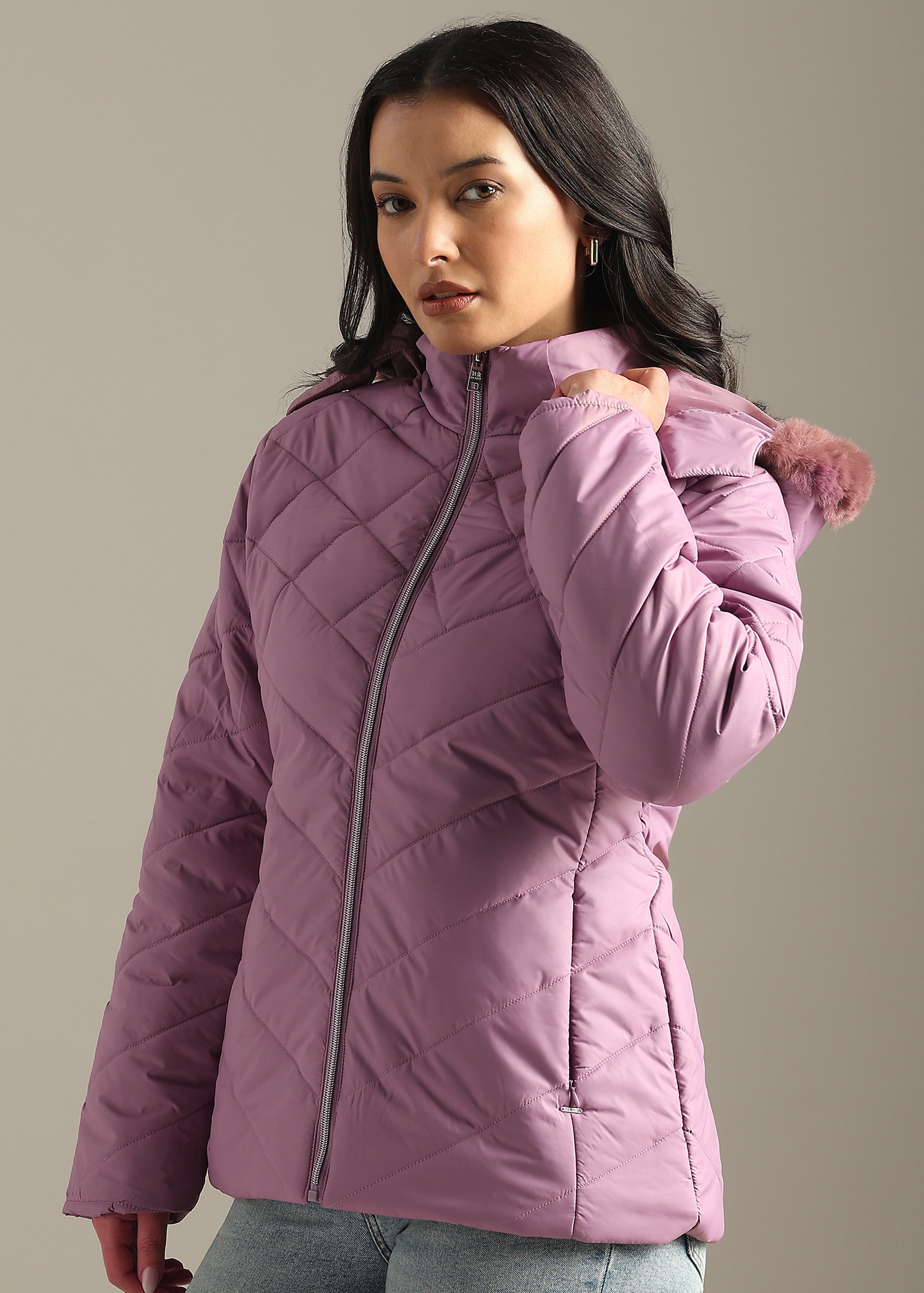 MAUVE SOLID ENGINEERED QUILTED FULL SLEEVE JACKET