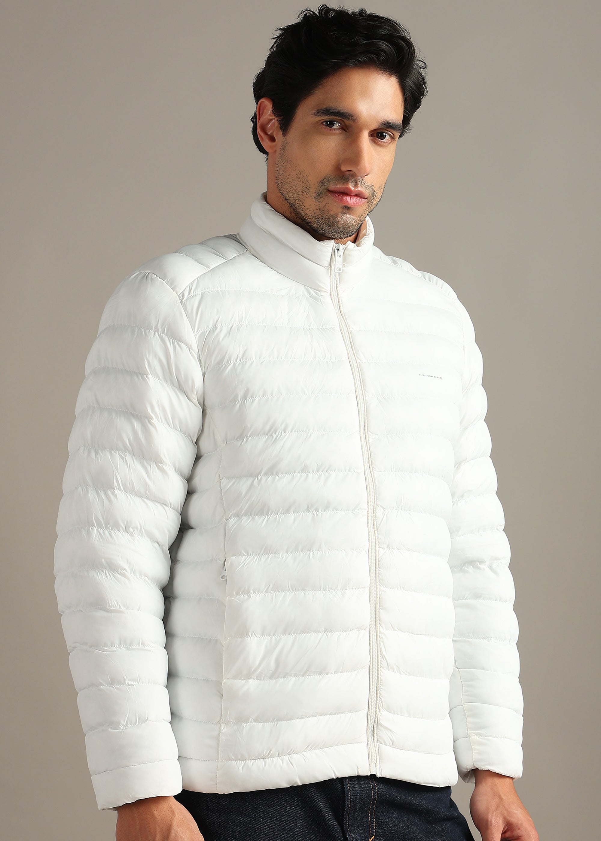 WHITE WEIGHTLESS WARMTH + PORTABLE FULL SLEEVE JACKET