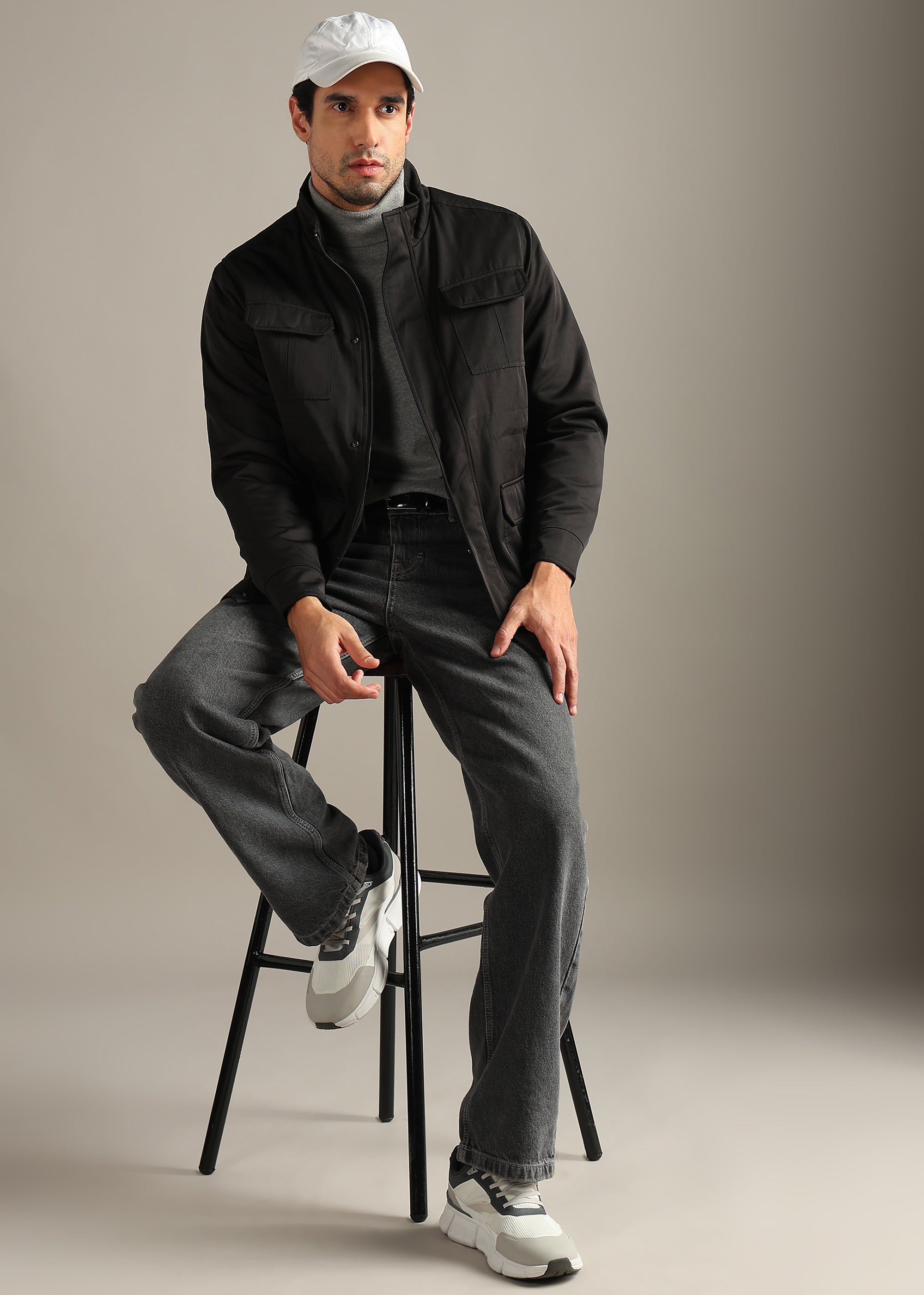 BLACK WEIGHTLESS WARMTH + PORTABLE FULL SLEEVE JACKET