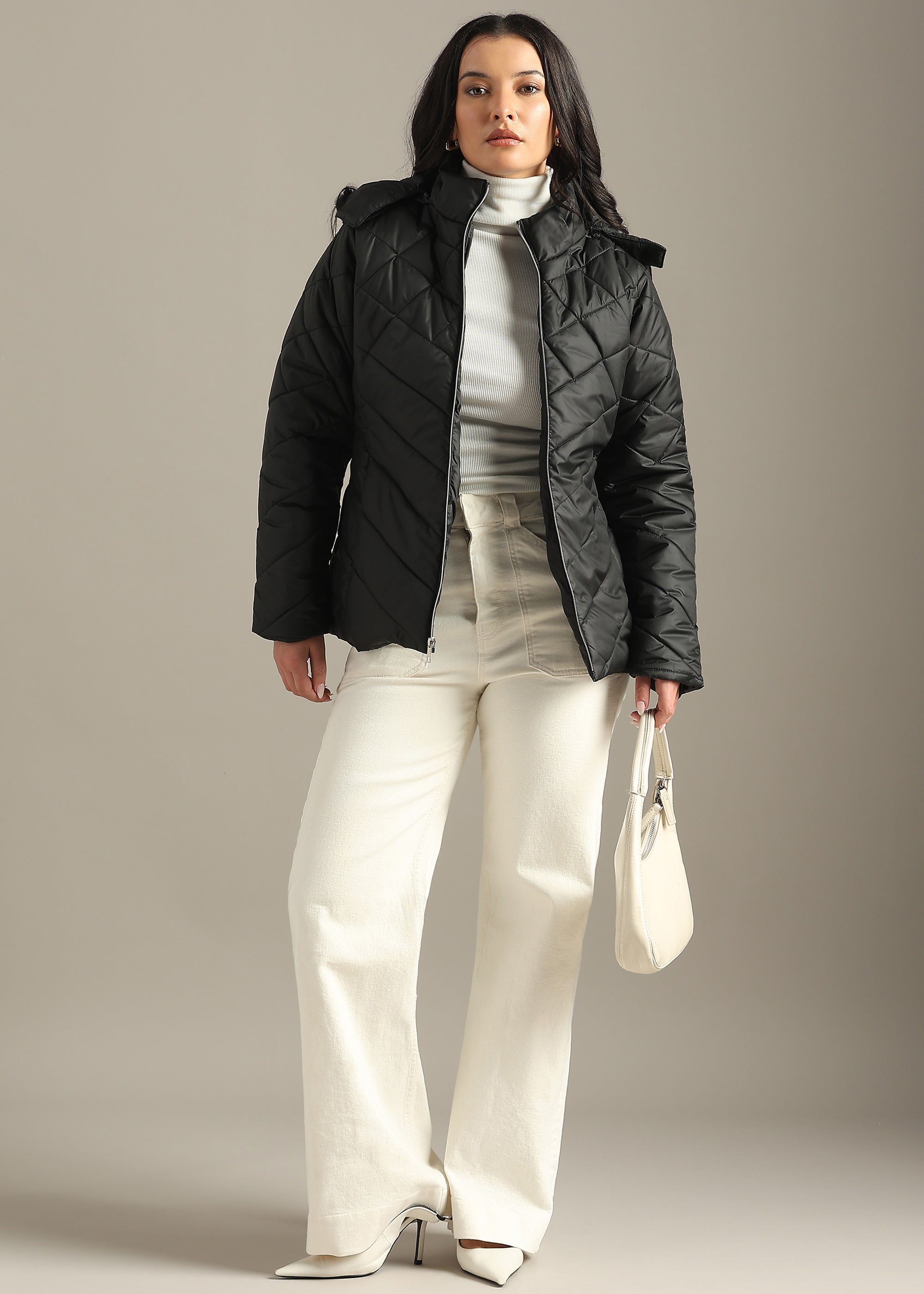 BLACK SOLID ENGINEERED QUILTED FULL SLEEVE JACKET