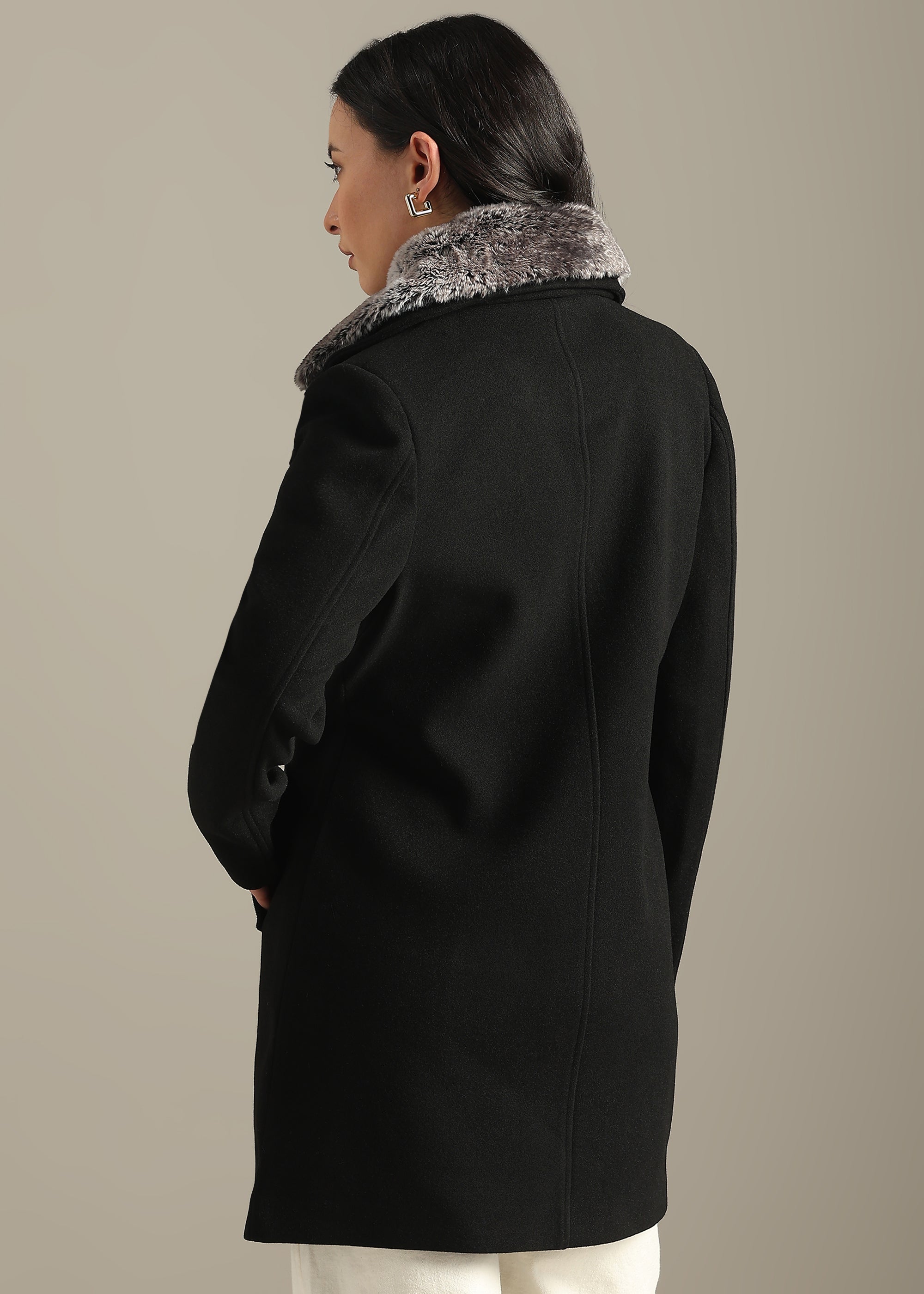 BLACK SOLID TWEED DETACHABLE FUR COLLAR OVERCOAT