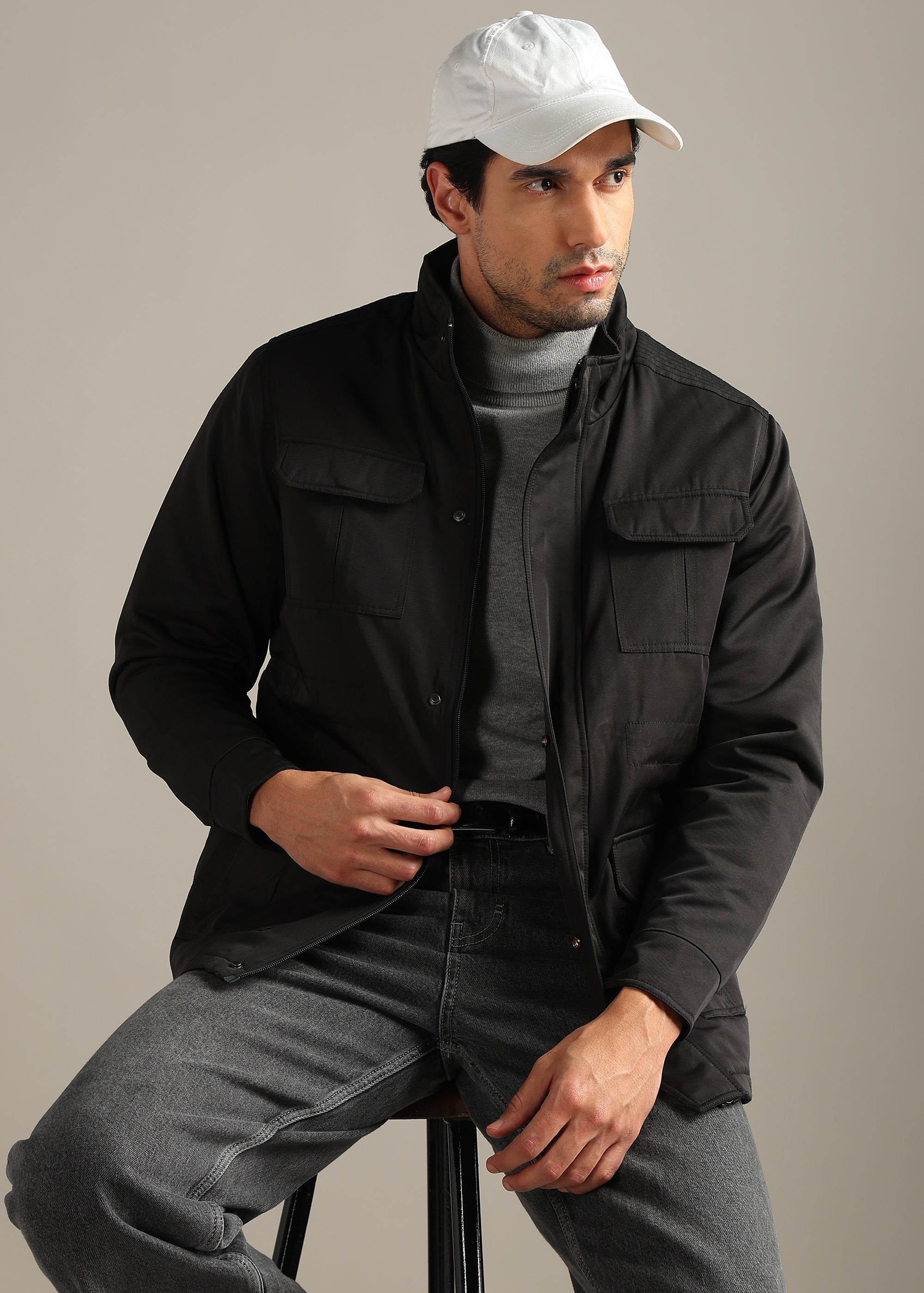 BLACK WEIGHTLESS WARMTH + PORTABLE FULL SLEEVE JACKET