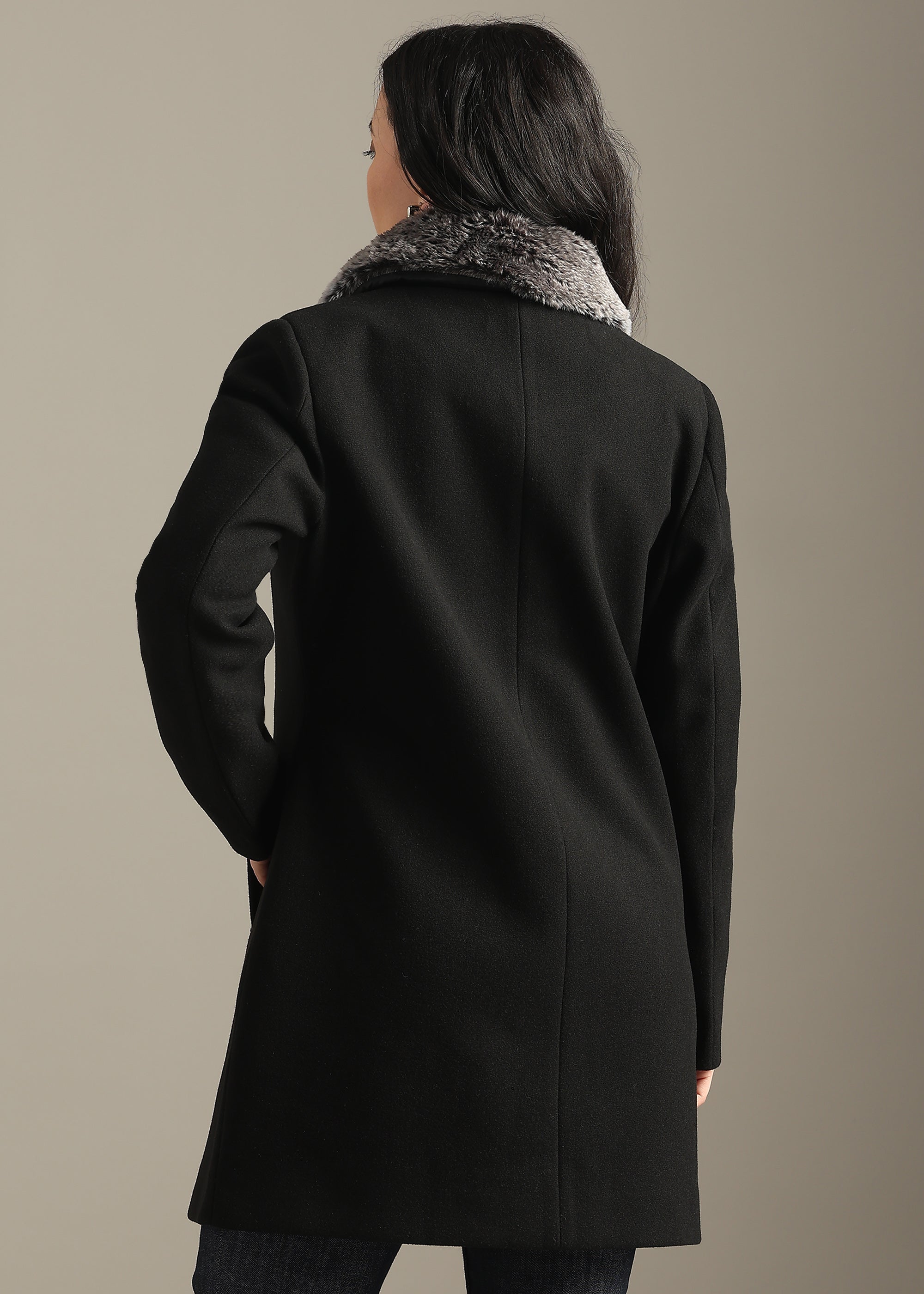 BLACK SOLID DETACHABLE FUR COLLAR COAT