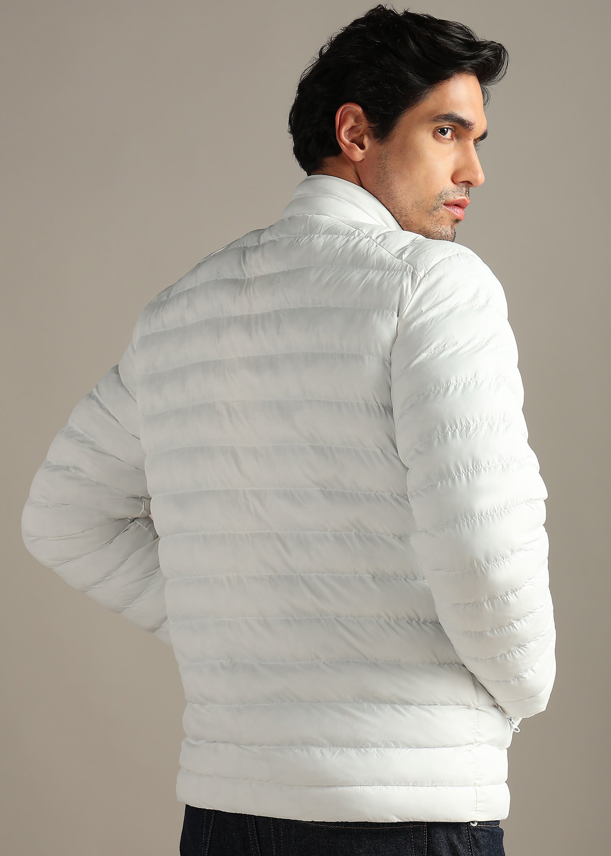 WHITE WEIGHTLESS WARMTH + PORTABLE FULL SLEEVE JACKET