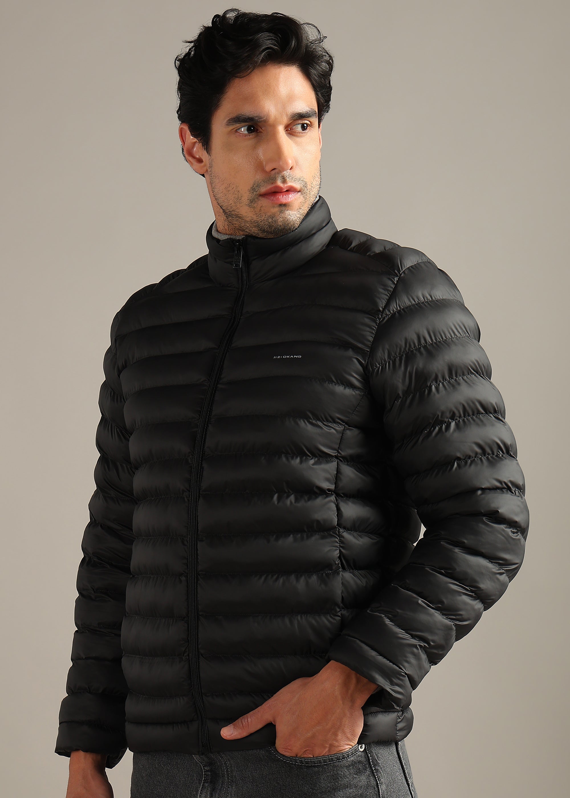 BLACK WEIGHTLESS WARMTH + PORTABLE FULL SLEEVE JACKET