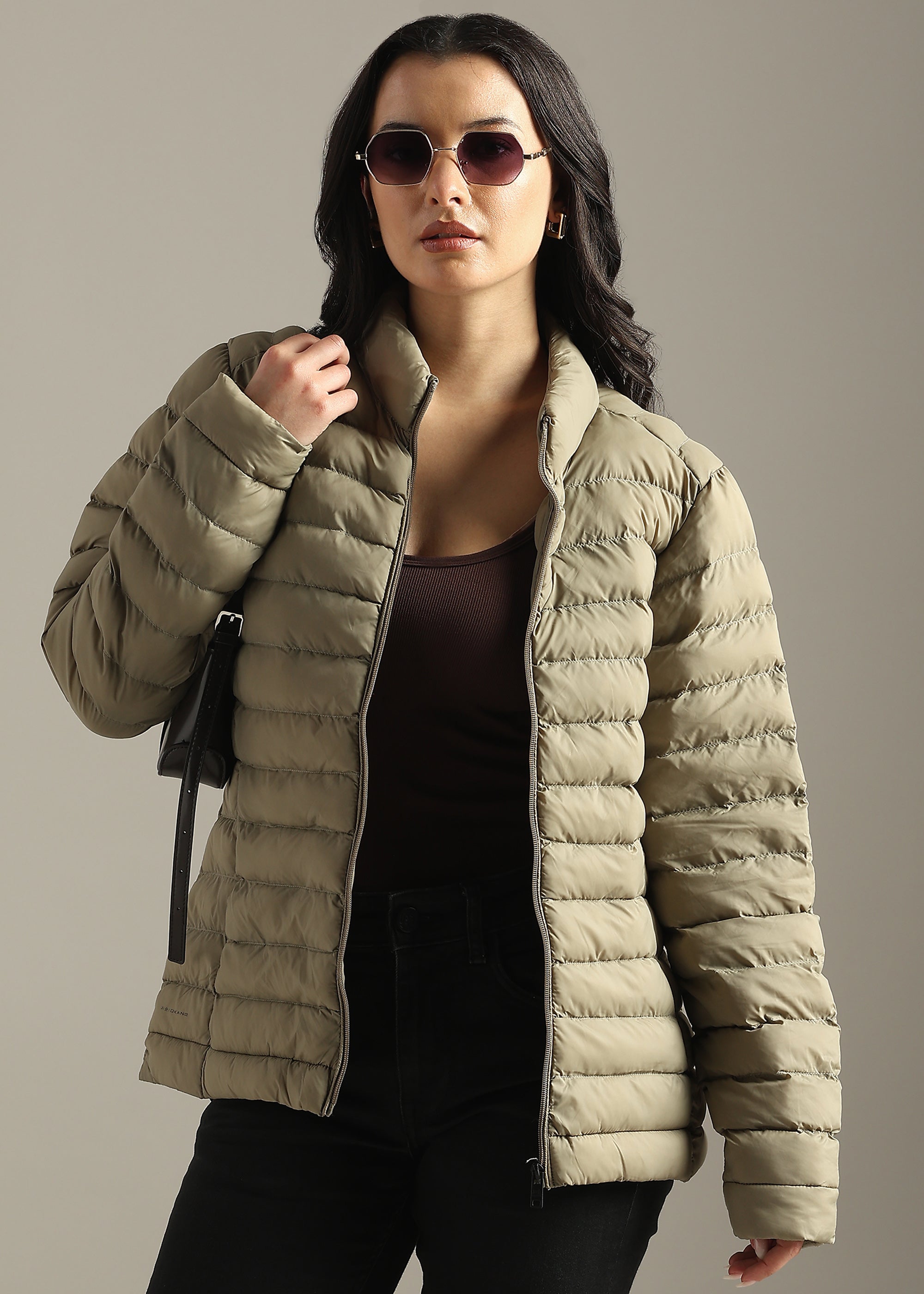 BROWN SOLID POLYESTER PUFFER FULL SLEEVE JACKET