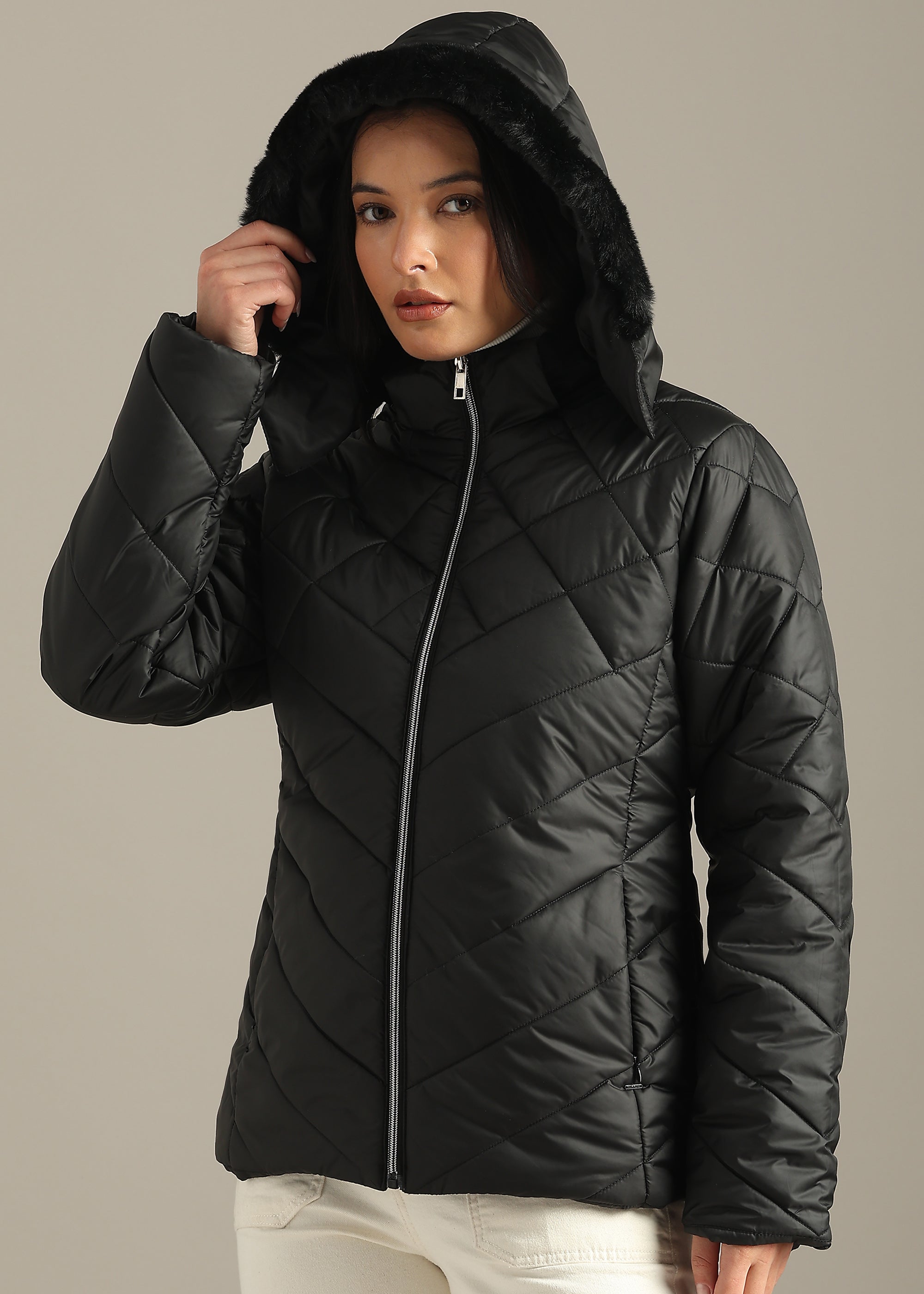BLACK SOLID ENGINEERED QUILTED FULL SLEEVE JACKET