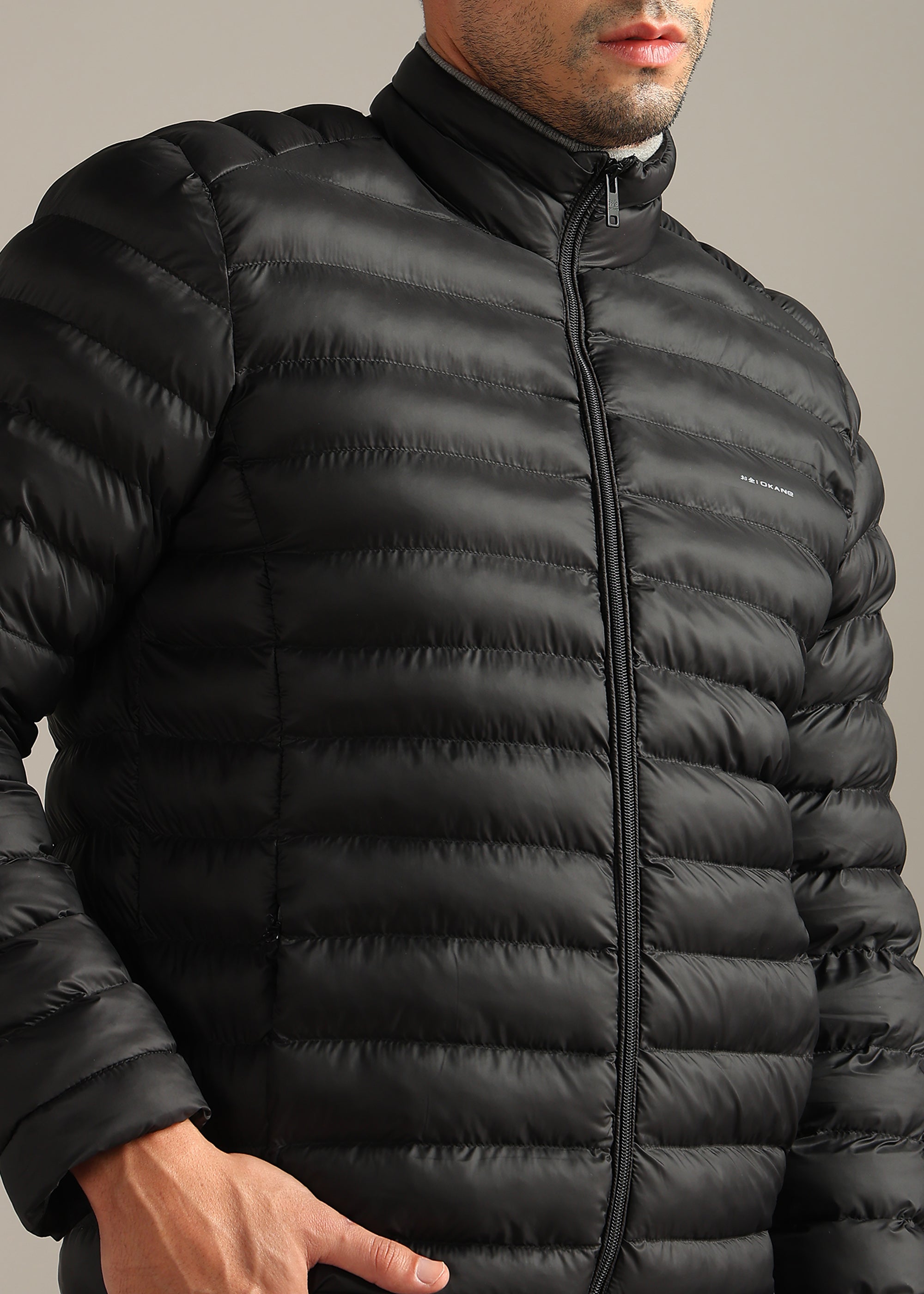 BLACK WEIGHTLESS WARMTH + PORTABLE FULL SLEEVE JACKET