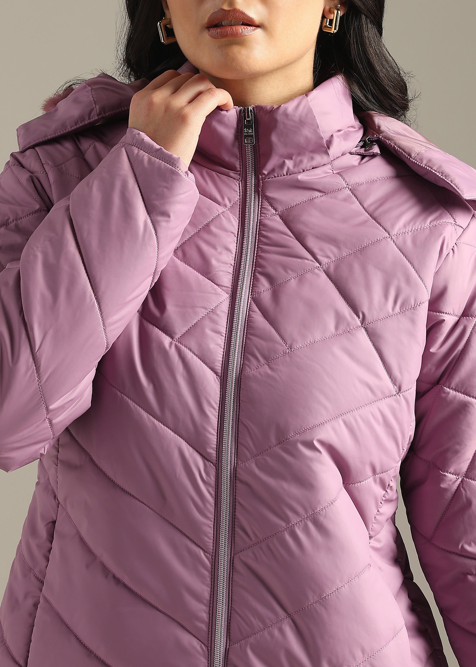 MAUVE SOLID ENGINEERED QUILTED FULL SLEEVE JACKET