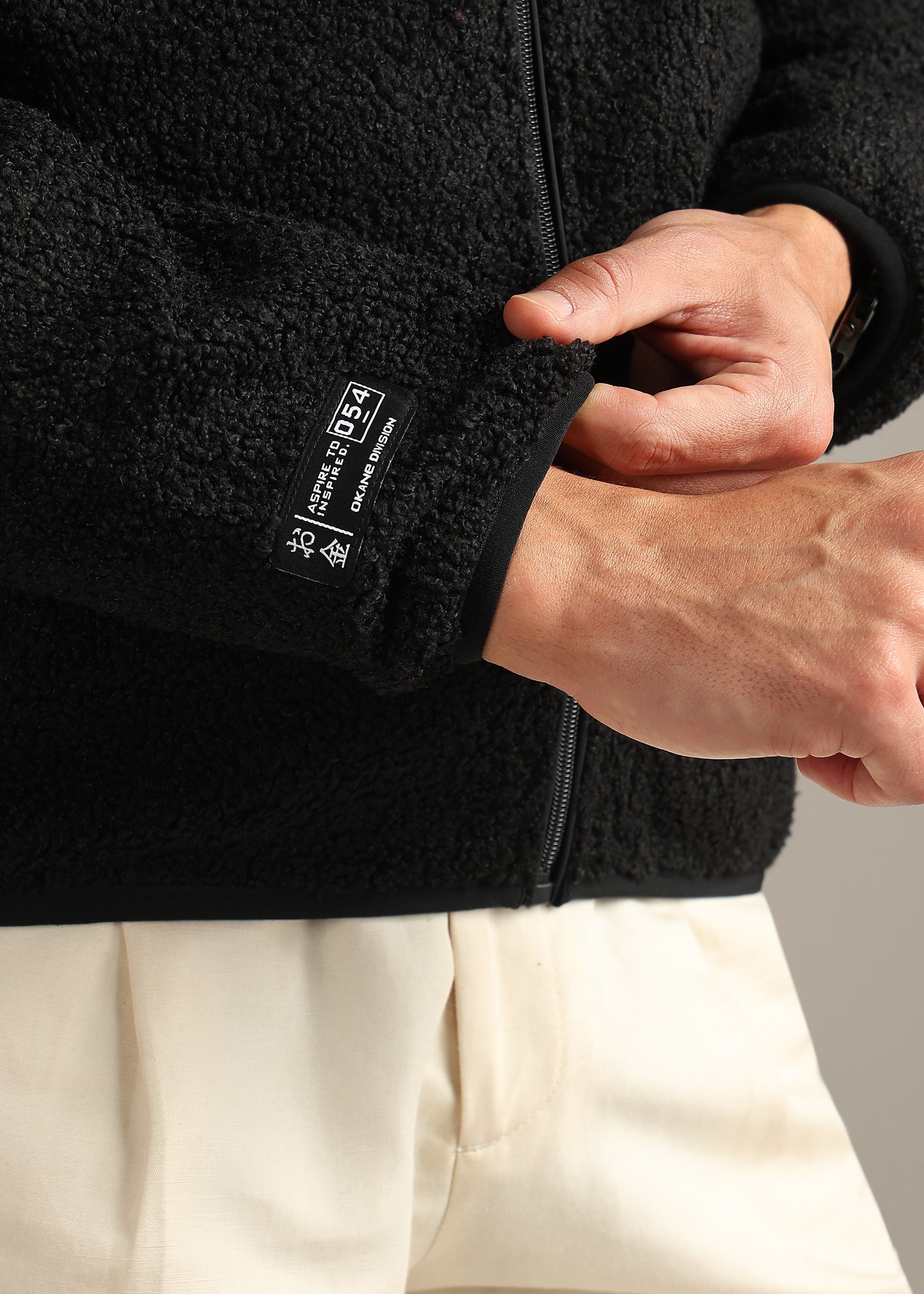 BLACK SOLID FOUX SHEARLING ZIPPER SWEAT SHIRT