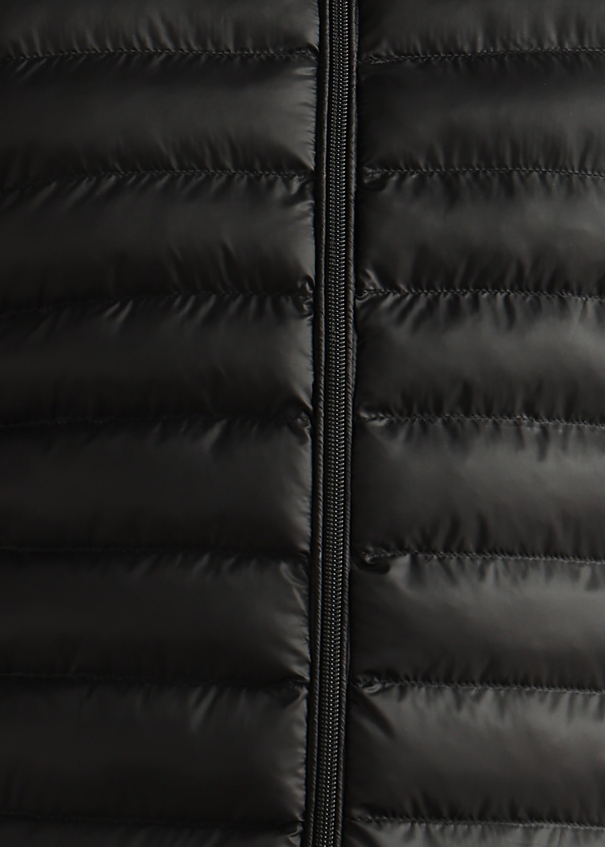 BLACK WEIGHTLESS WARMTH + PORTABLE FULL SLEEVE JACKET